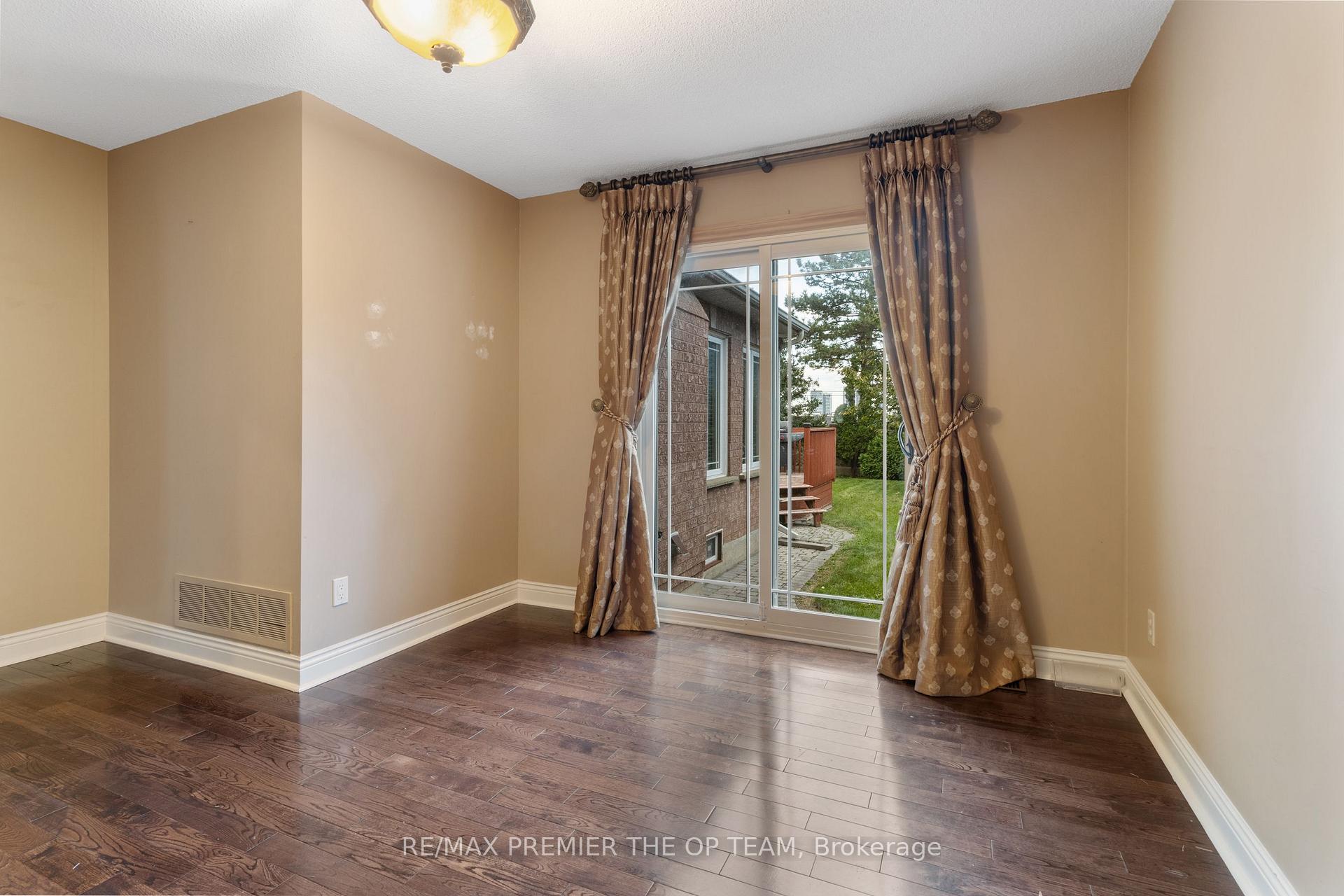 Photo 44 of 154 Flushing Avenue, Vaughan, East Woodbridge — HOMEH