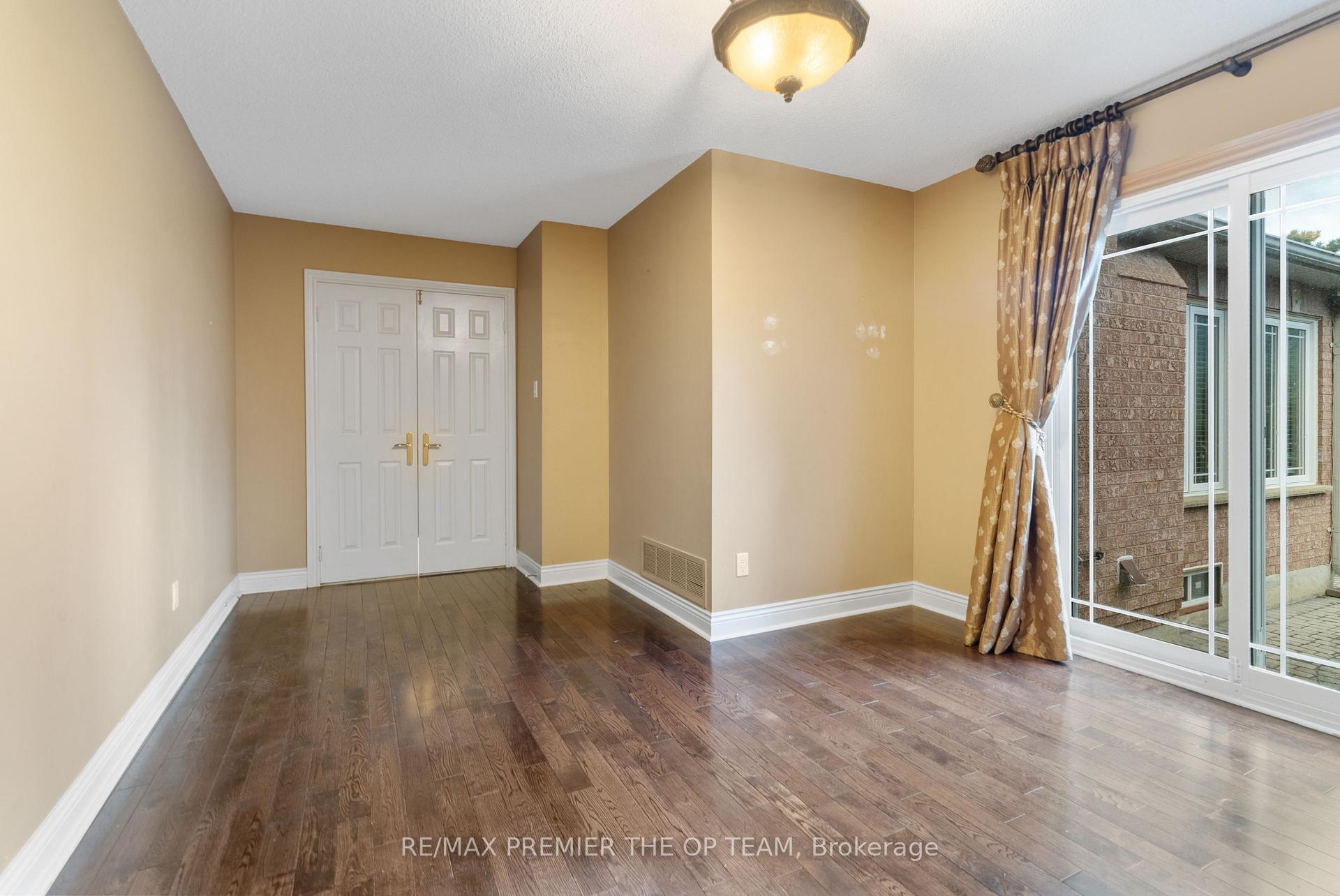 Photo 9 of 154 Flushing Avenue, Vaughan, East Woodbridge — HOMEH