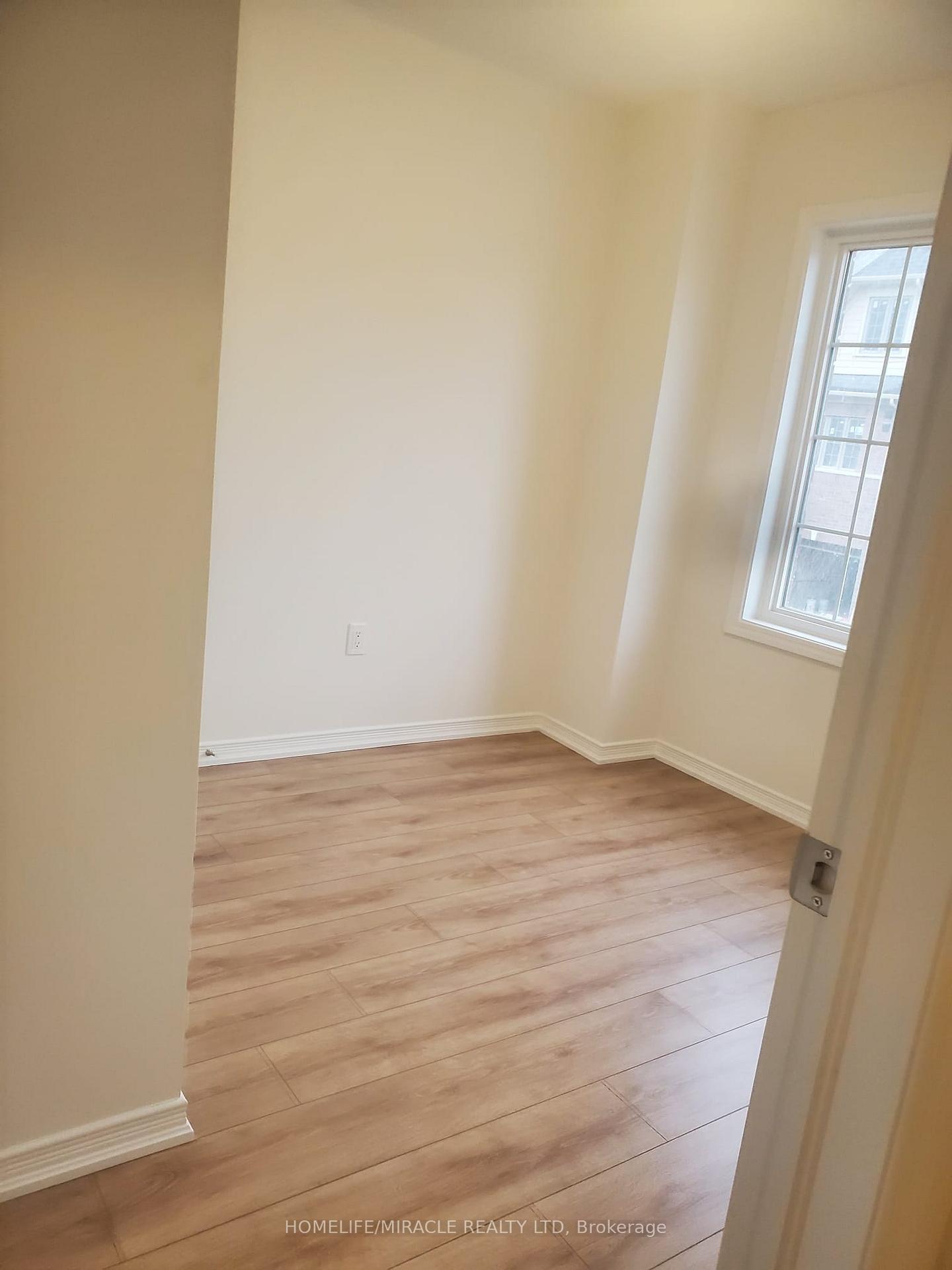 Photo 6 of Unit 34, 2679 Magdalen Path, Oshawa, Windfields — HOMEH