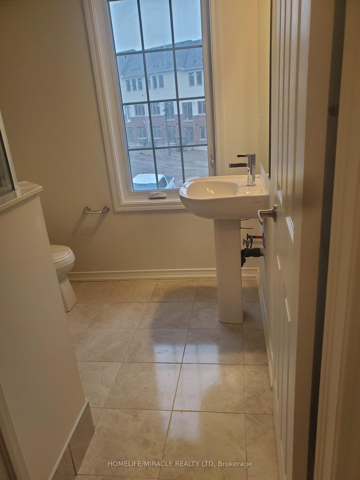 Photo 12 of Unit 34, 2679 Magdalen Path, Oshawa, Windfields — HOMEH