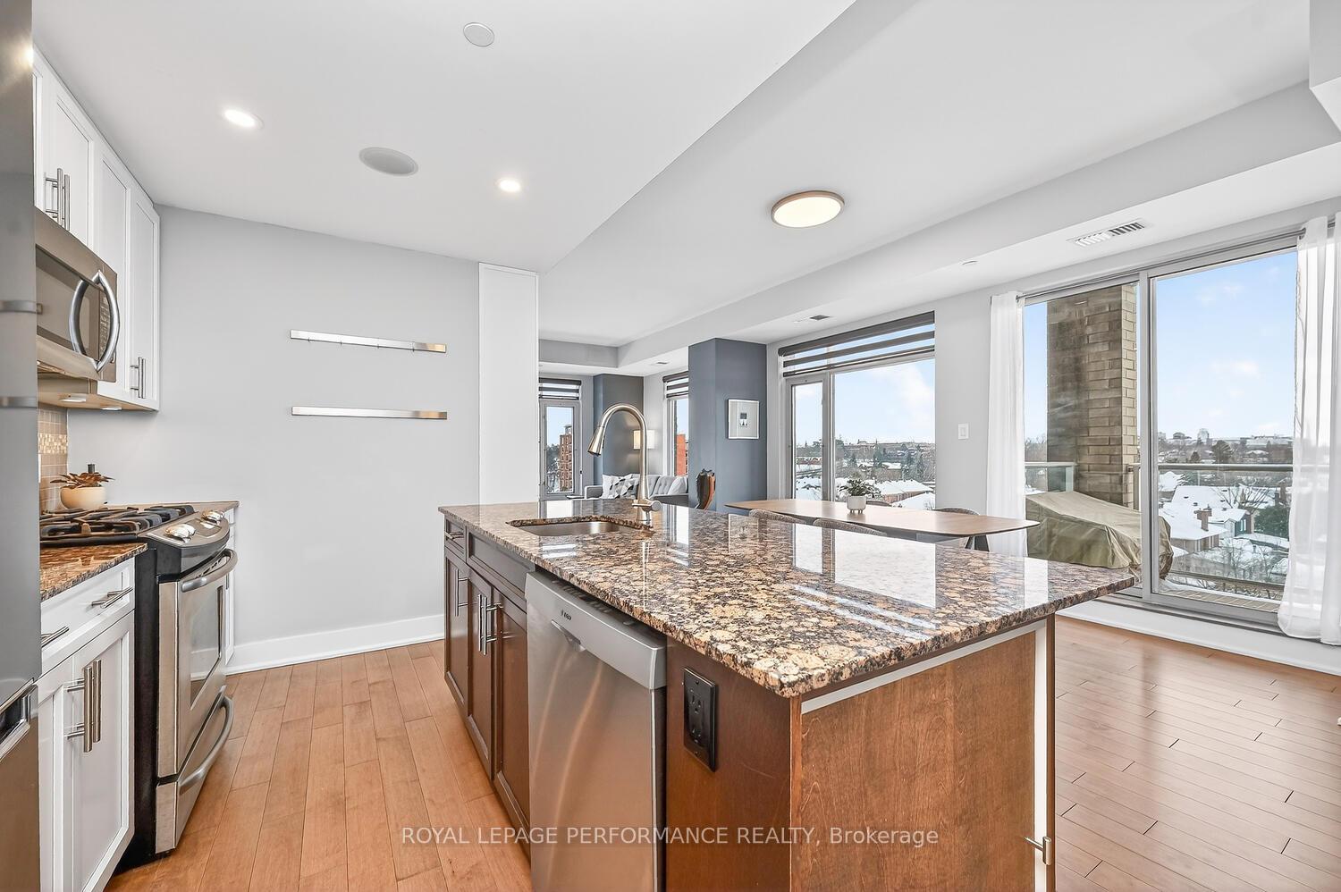 Photo 8 of Unit 801, 100 Champagne Avenue S, Ottawa, West Centre Town — HOMEH