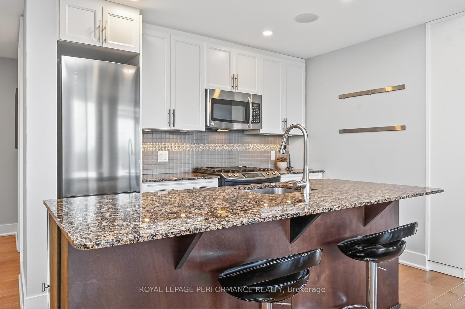 Photo 9 of Unit 801, 100 Champagne Avenue S, Ottawa, West Centre Town — HOMEH