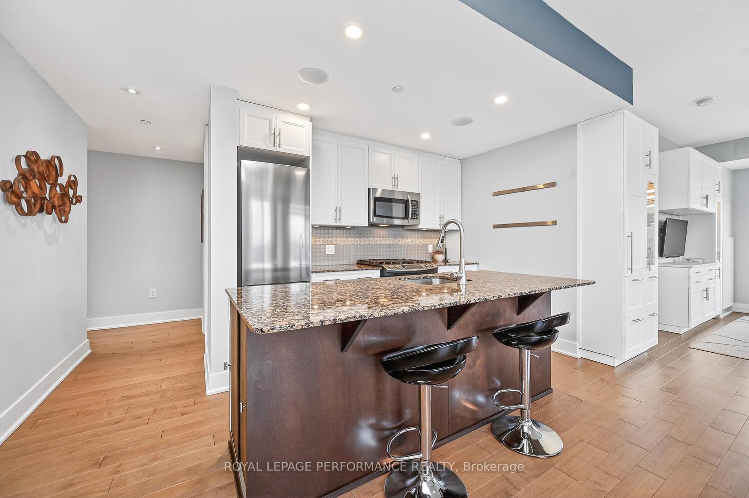 Photo 15 of Unit 801, 100 Champagne Avenue S, Ottawa, West Centre Town — HOMEH
