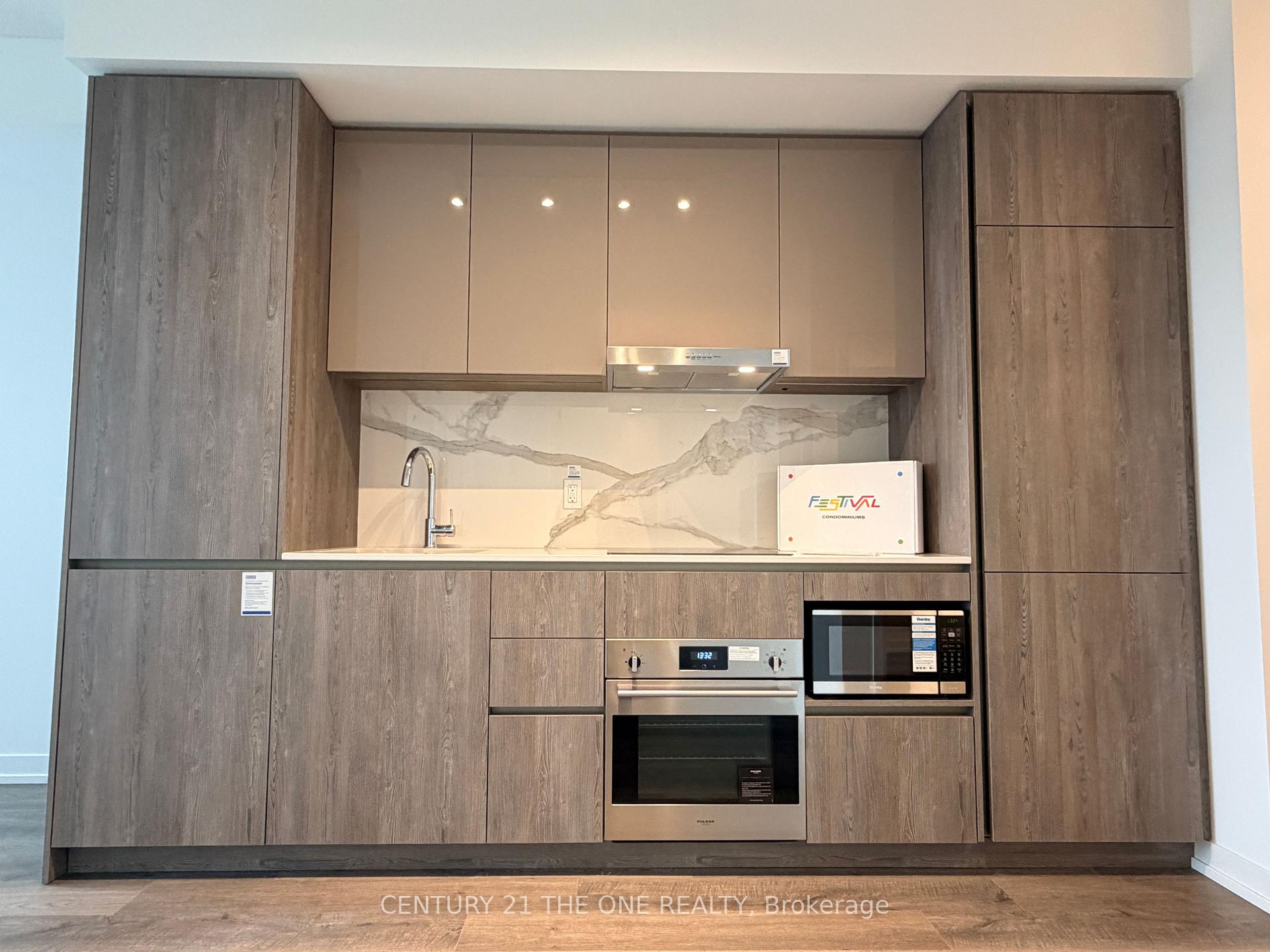 Photo 5 of Unit 2310, 8 Interchange Way, Vaughan, Vaughan Corporate Centre — HOMEH