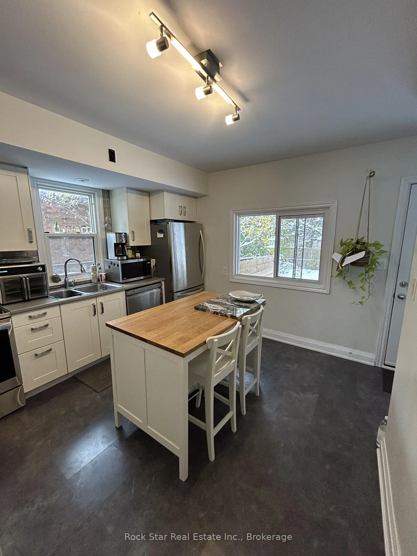 Photo 2 of 30 West 1st Street, Hamilton, Bonnington — HOMEH