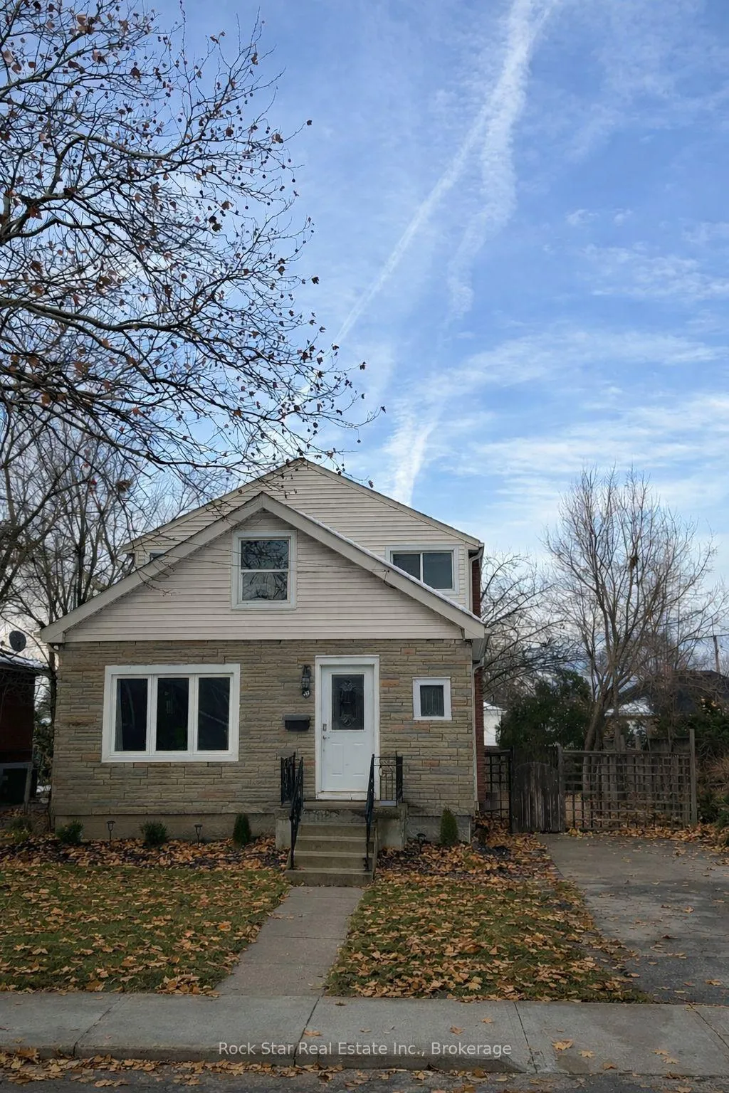 Photo 3 of 30 West 1st Street, Hamilton, Bonnington — HOMEH