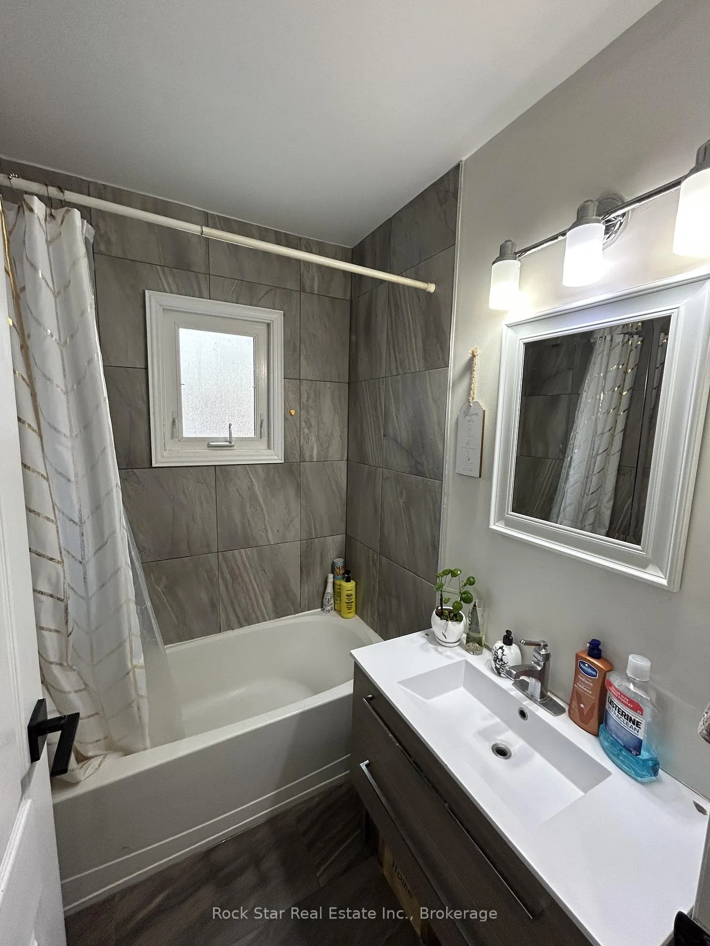 Photo 4 of 30 West 1st Street, Hamilton, Bonnington — HOMEH
