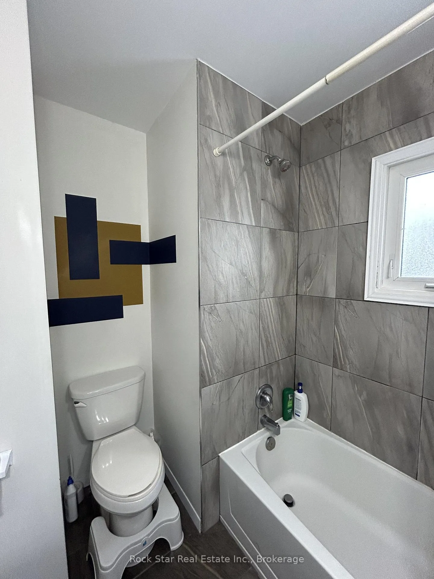 Photo 5 of 30 West 1st Street, Hamilton, Bonnington — HOMEH
