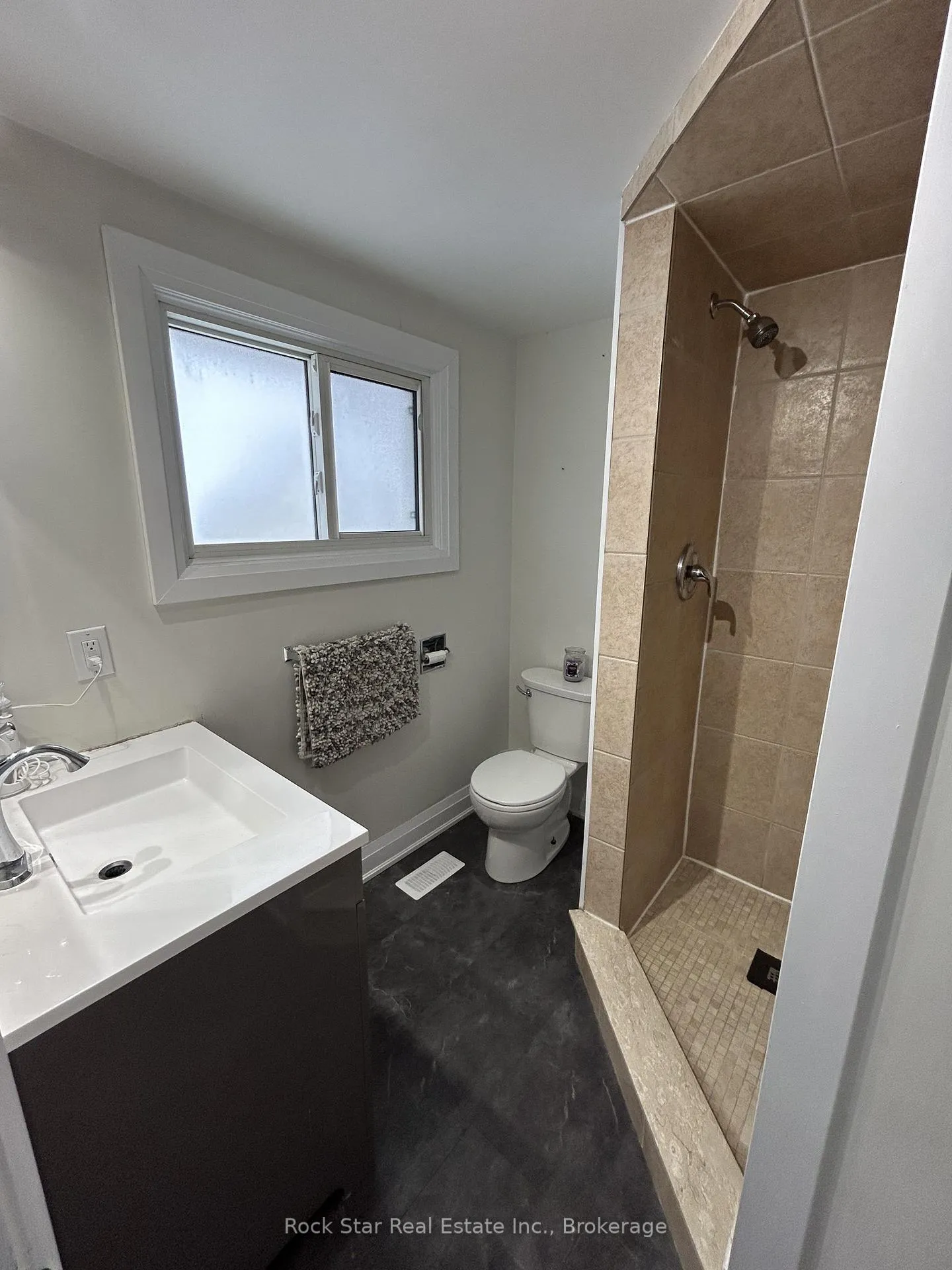 Photo 11 of 30 West 1st Street, Hamilton, Bonnington — HOMEH