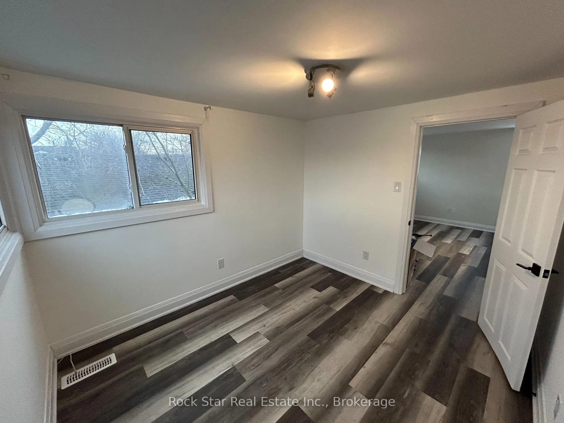 Photo 14 of 30 West 1st Street, Hamilton, Bonnington — HOMEH