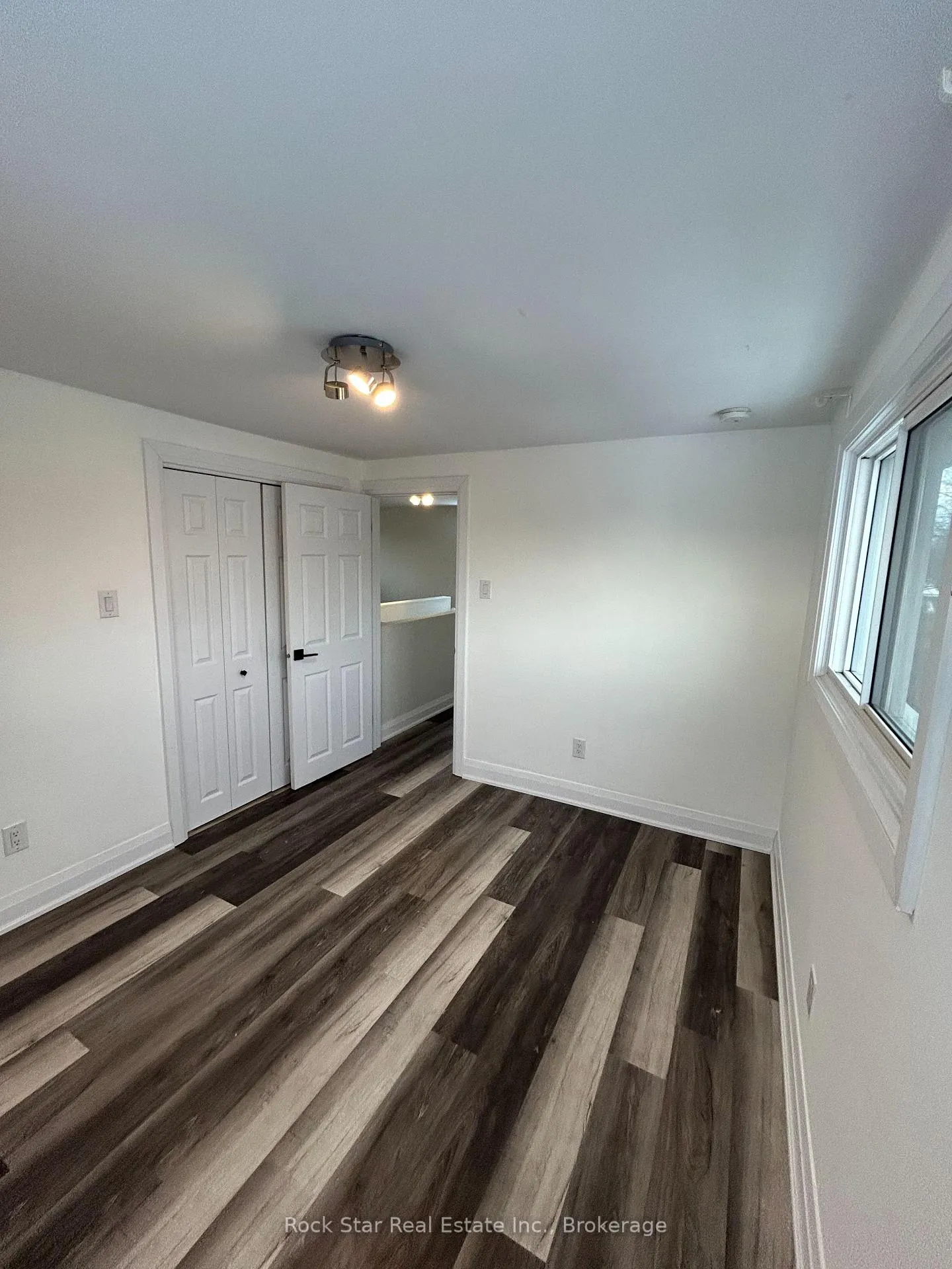 Photo 16 of 30 West 1st Street, Hamilton, Bonnington — HOMEH