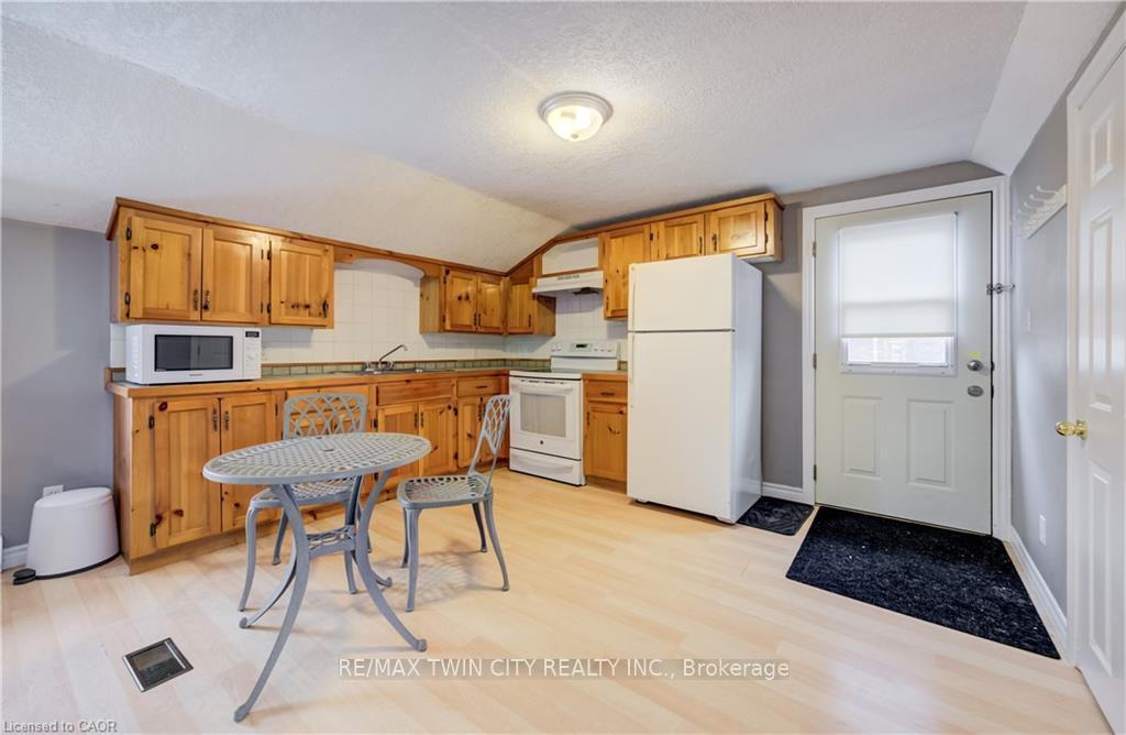 Photo 17 of 151 Courtland Avenue E, Kitchener — HOMEH