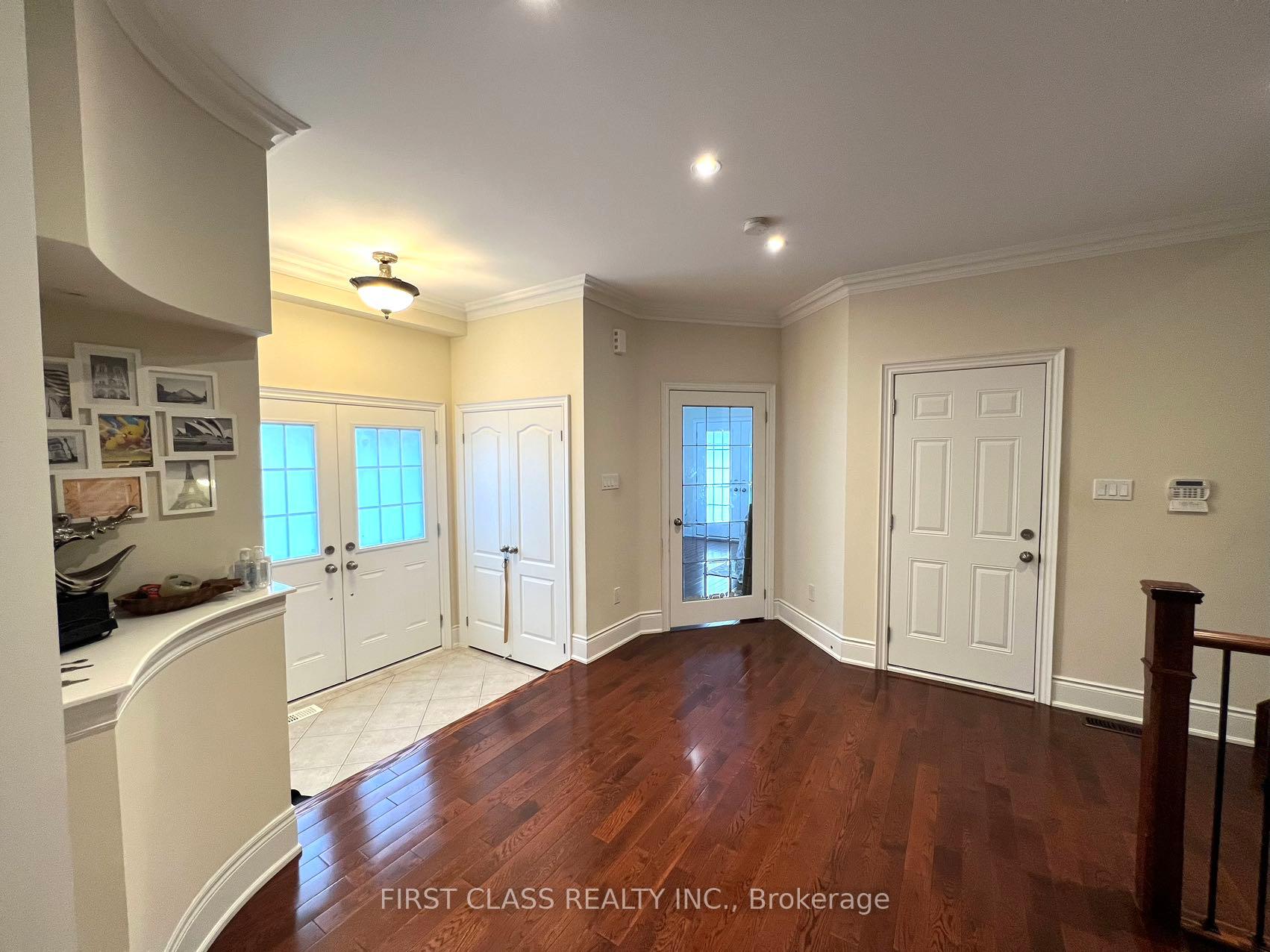 Photo 3 of 826 Wingarden Crescent, Pickering, Dunbarton — HOMEH