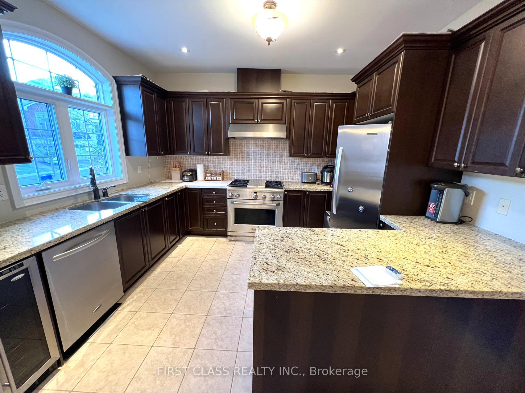 Photo 9 of 826 Wingarden Crescent, Pickering, Dunbarton — HOMEH