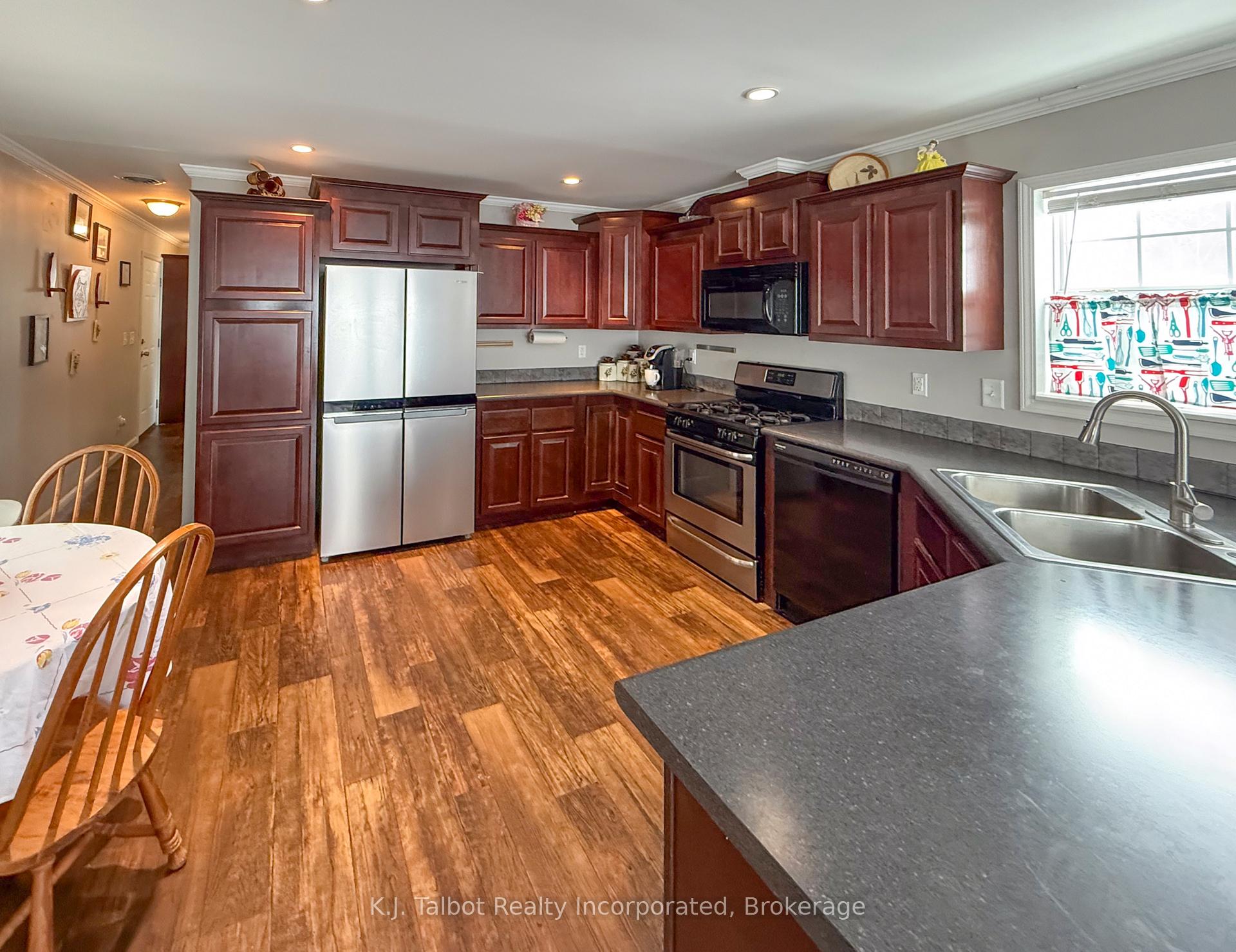 Photo 8 of 13 Sutton Drive, Ashfield-Colborne-Wawanosh, Colborne — HOMEH