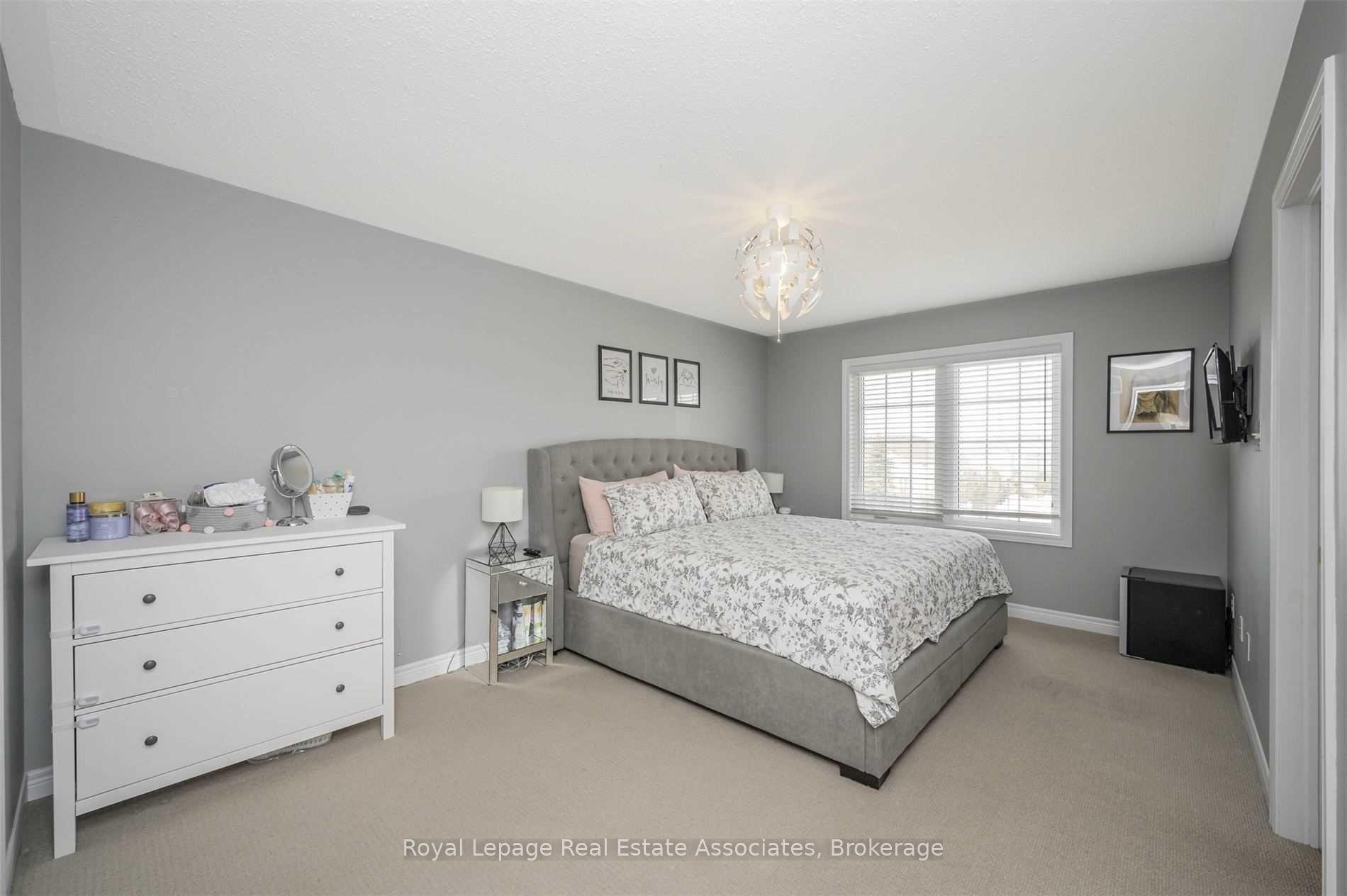 Photo 10 of 54 Sea Drifter Crescent, Brampton, Bram East — HOMEH