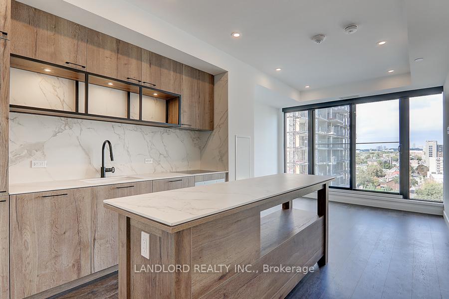 Front of Unit 918, 505 Richmond Street W