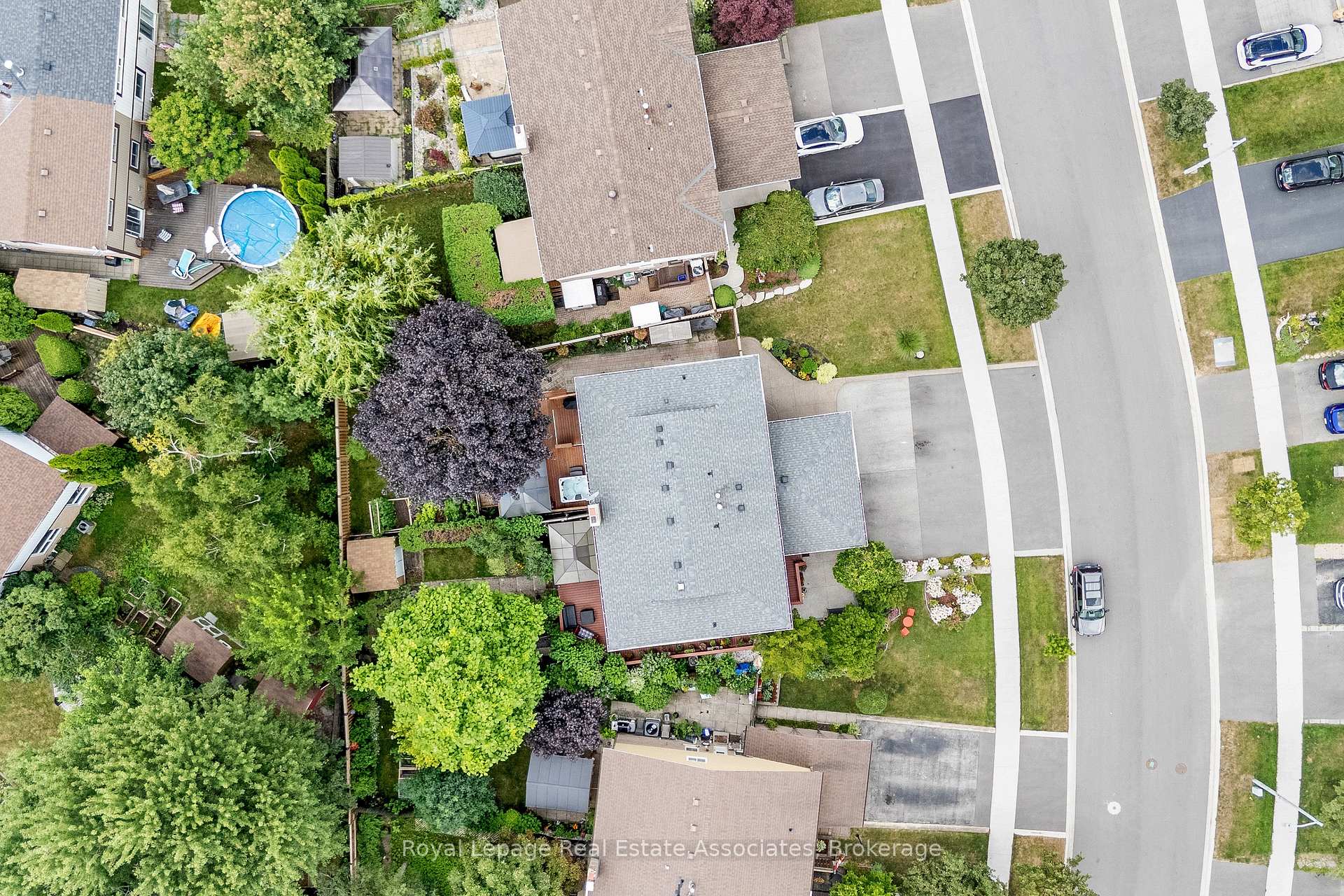 Photo 2 of 3104 Autumn Hill Crescent, Burlington, Brant Hills — HOMEH