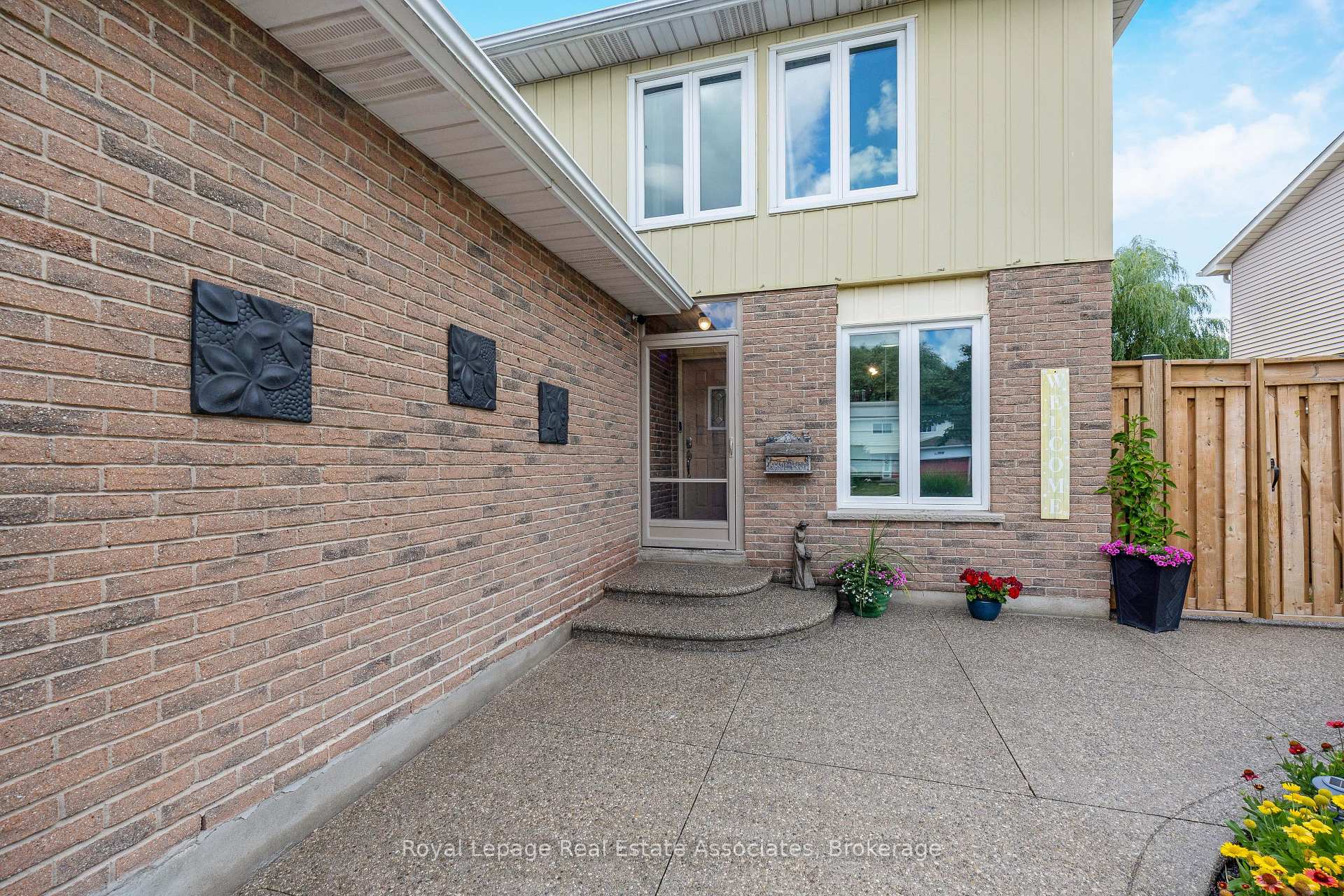 Photo 4 of 3104 Autumn Hill Crescent, Burlington, Brant Hills — HOMEH
