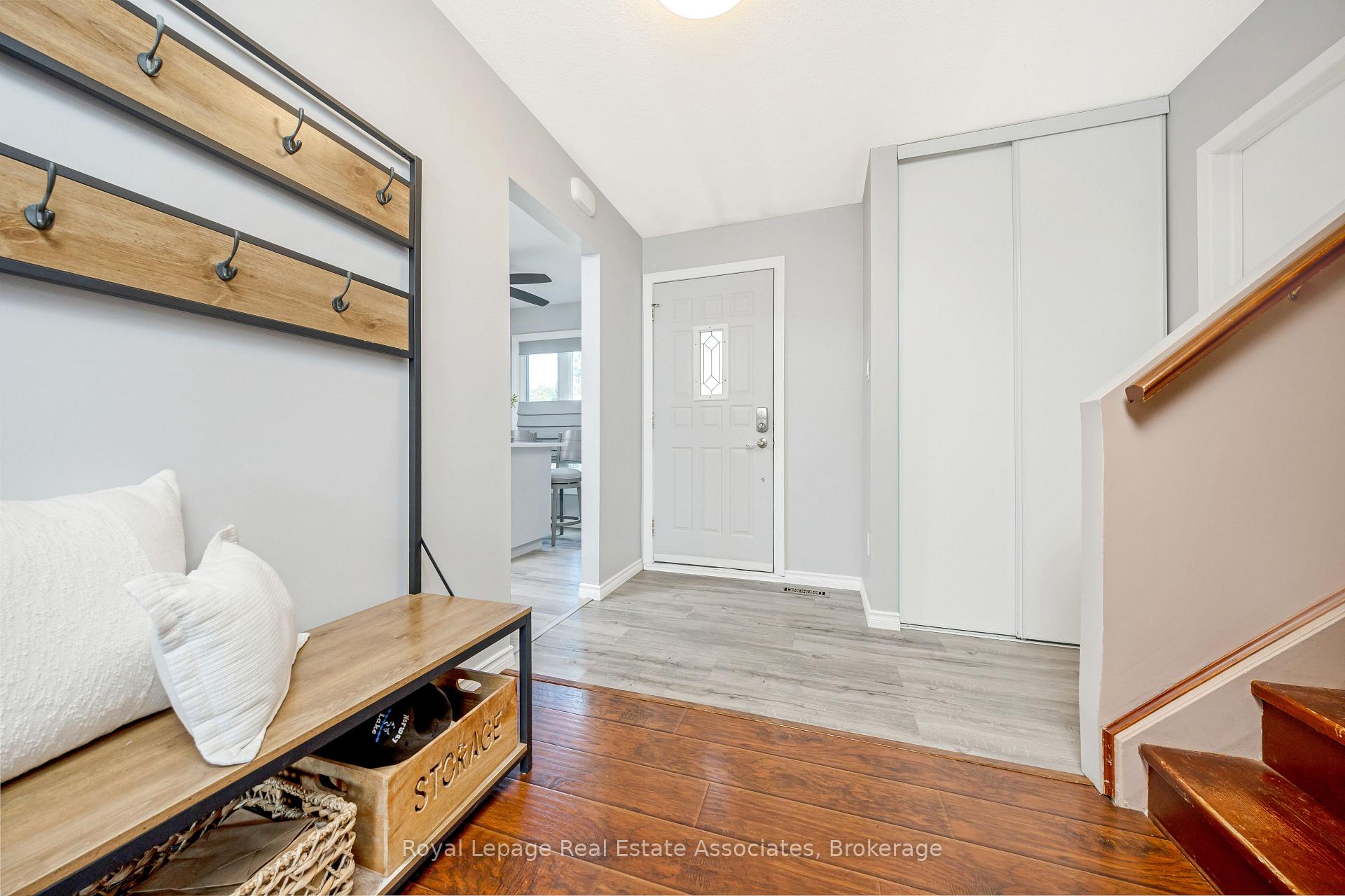 Photo 5 of 3104 Autumn Hill Crescent, Burlington, Brant Hills — HOMEH