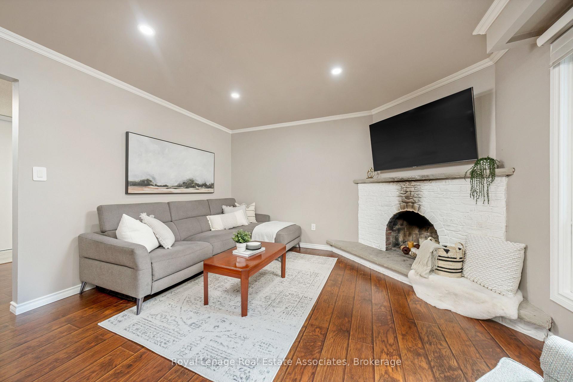 Photo 8 of 3104 Autumn Hill Crescent, Burlington, Brant Hills — HOMEH