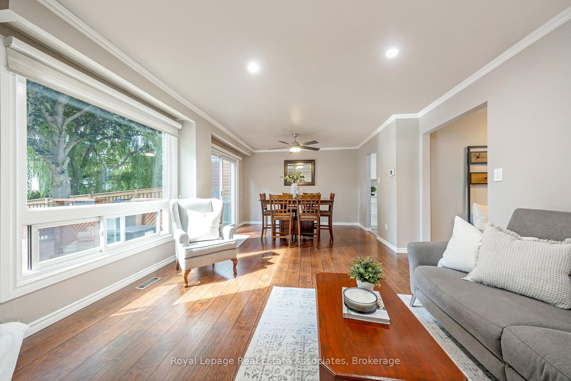 Photo 9 of 3104 Autumn Hill Crescent, Burlington, Brant Hills — HOMEH