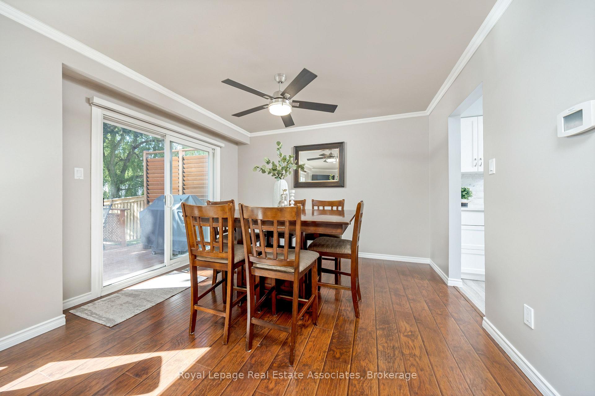 Photo 10 of 3104 Autumn Hill Crescent, Burlington, Brant Hills — HOMEH