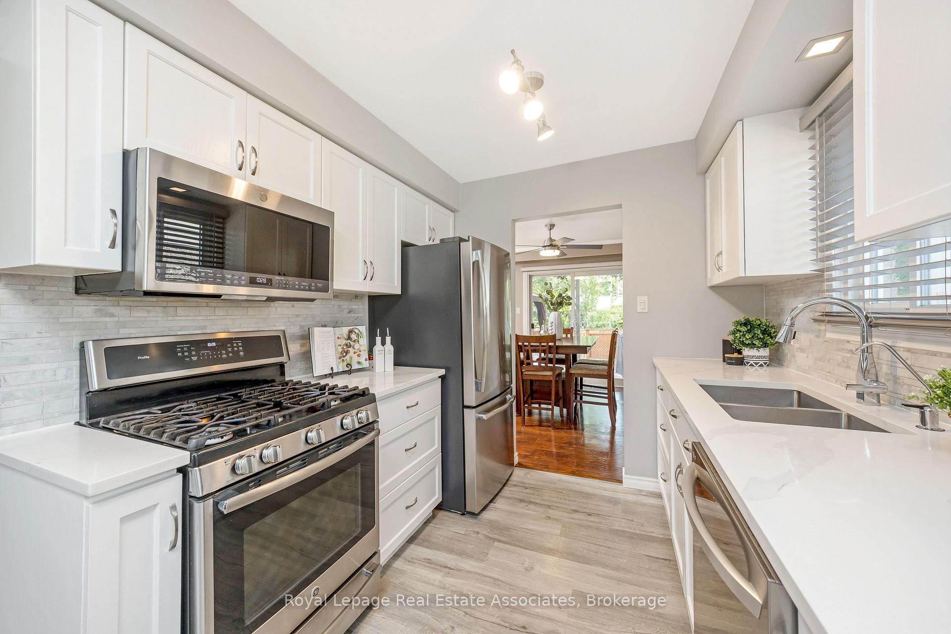 Photo 14 of 3104 Autumn Hill Crescent, Burlington, Brant Hills — HOMEH