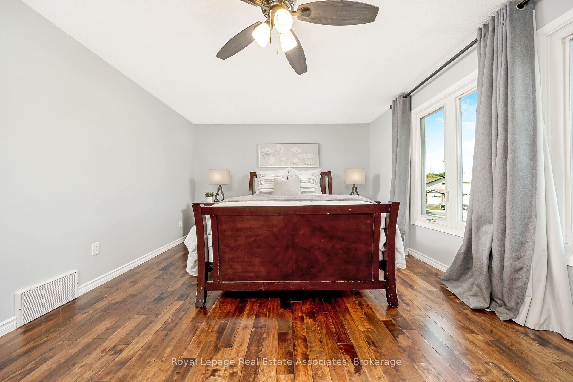 Photo 18 of 3104 Autumn Hill Crescent, Burlington, Brant Hills — HOMEH