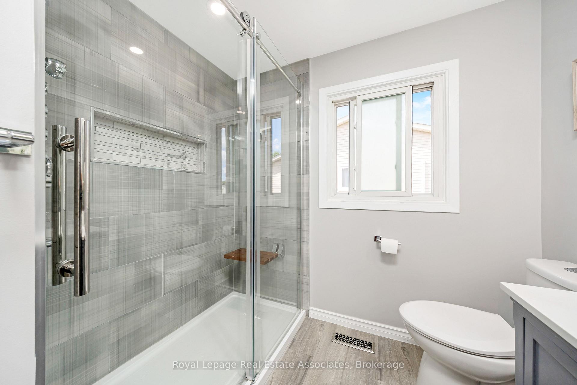 Photo 21 of 3104 Autumn Hill Crescent, Burlington, Brant Hills — HOMEH