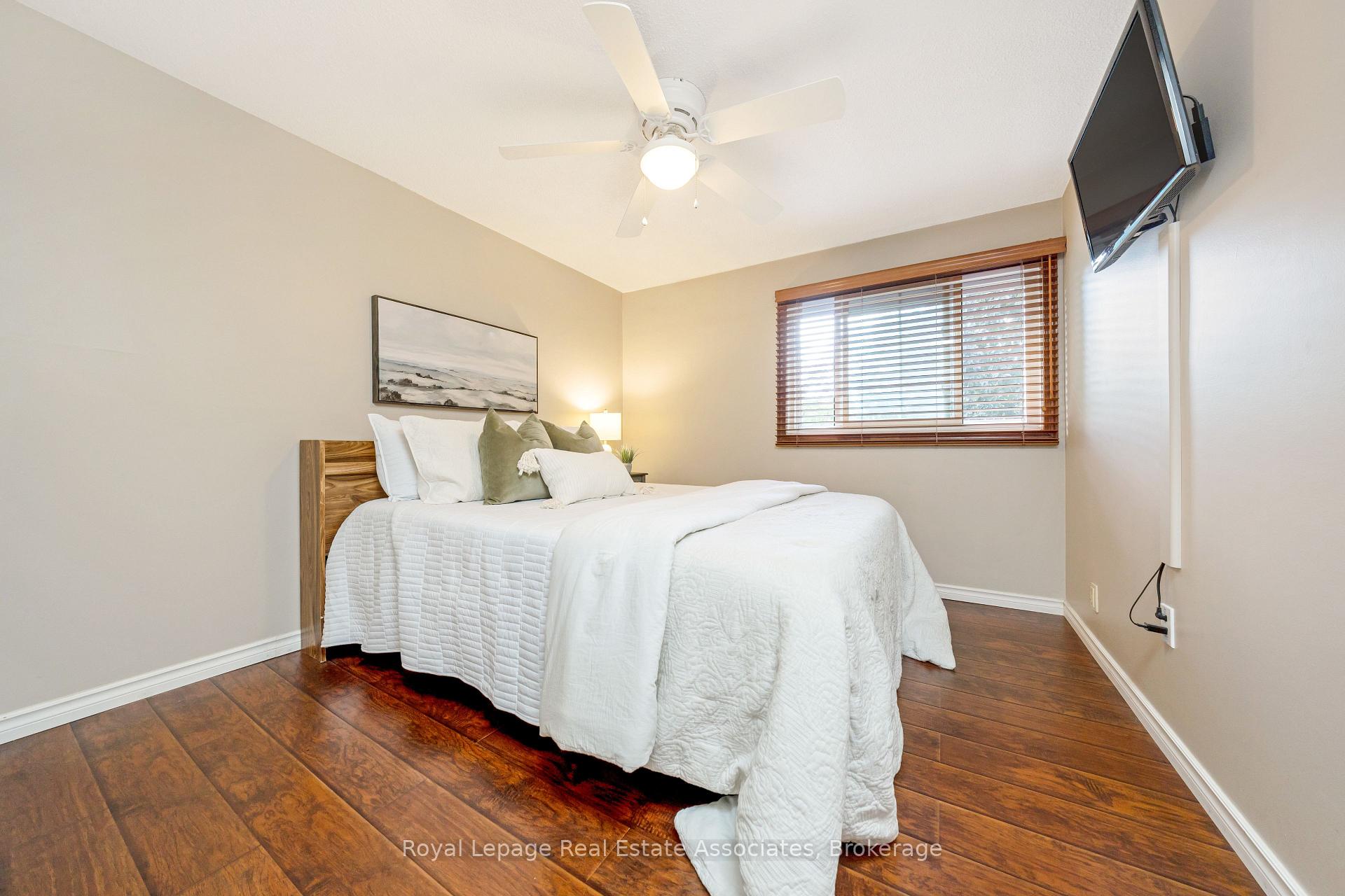 Photo 23 of 3104 Autumn Hill Crescent, Burlington, Brant Hills — HOMEH