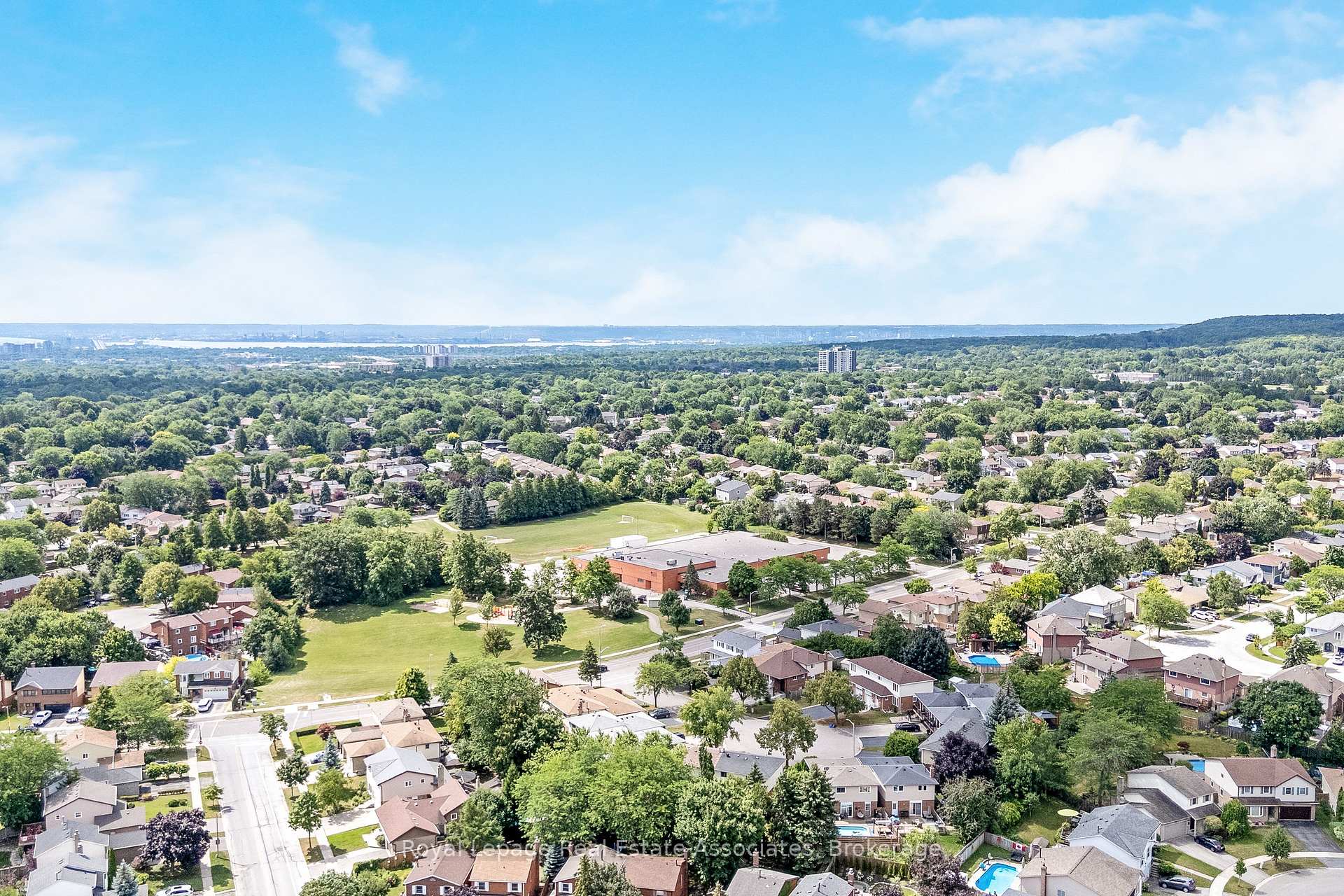 Photo 46 of 3104 Autumn Hill Crescent, Burlington, Brant Hills — HOMEH