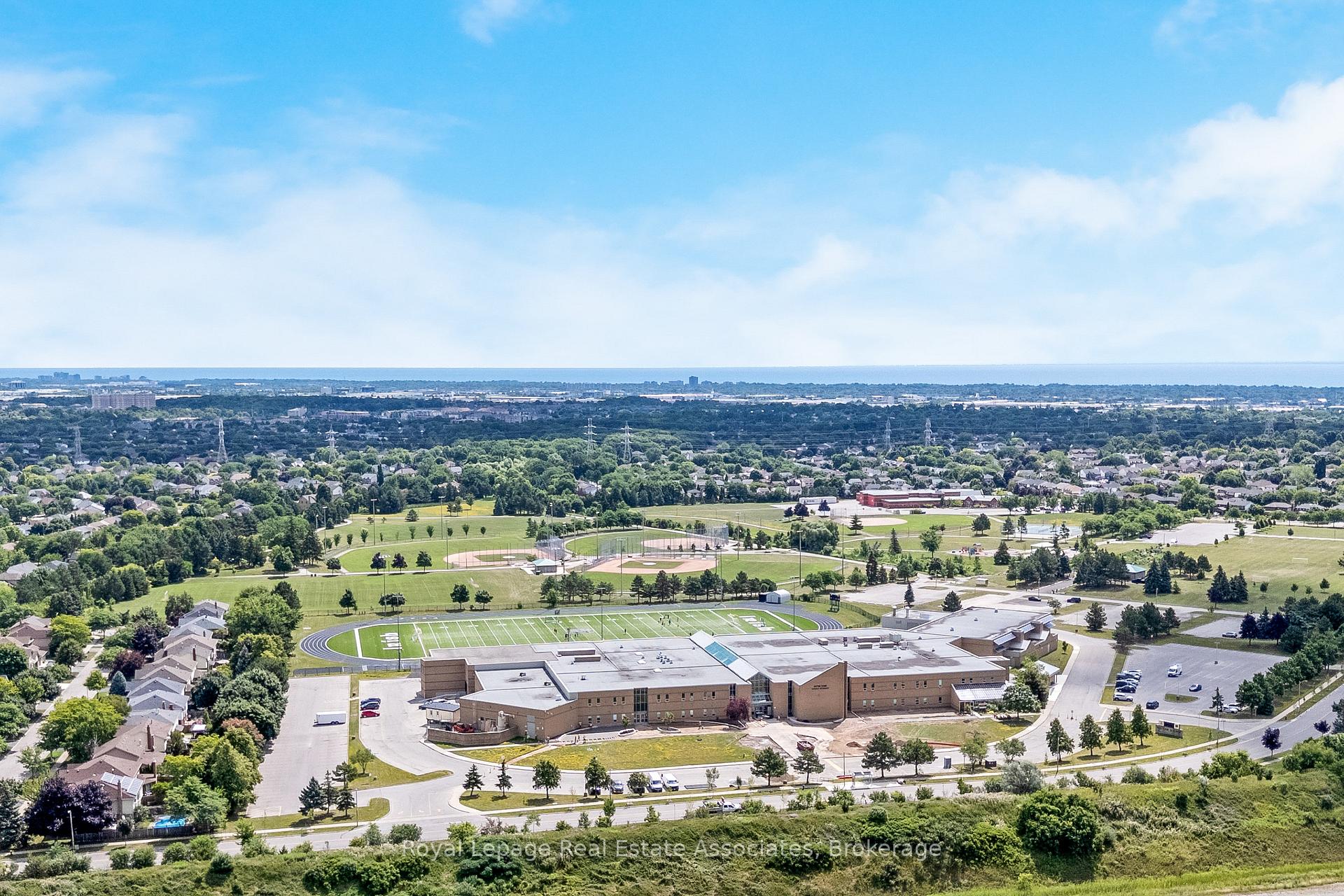 Photo 49 of 3104 Autumn Hill Crescent, Burlington, Brant Hills — HOMEH
