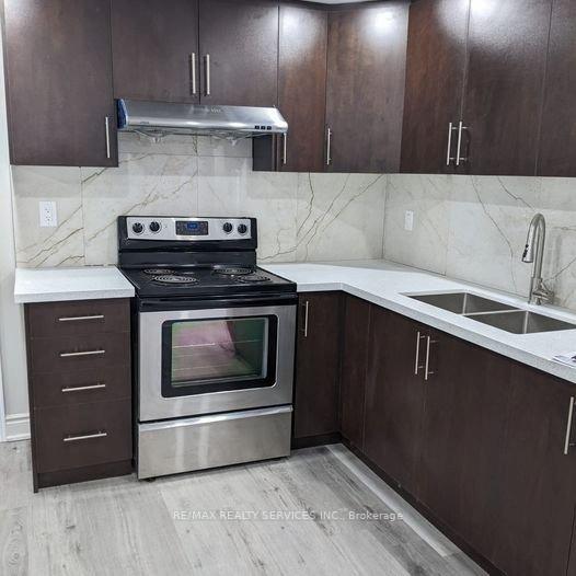 Photo 9 of 150 Dells Crescent, Brampton, Fletcher's Meadow — HOMEH
