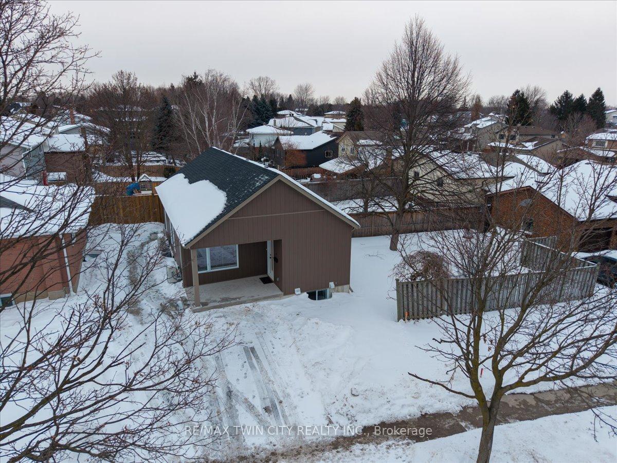 Photo 1 of Unit 4, 2 Pipers Green Court, Kitchener — HOMEH
