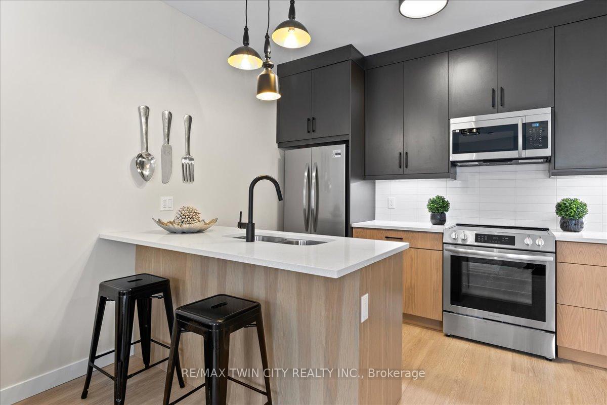 Photo 9 of Unit 4, 2 Pipers Green Court, Kitchener — HOMEH