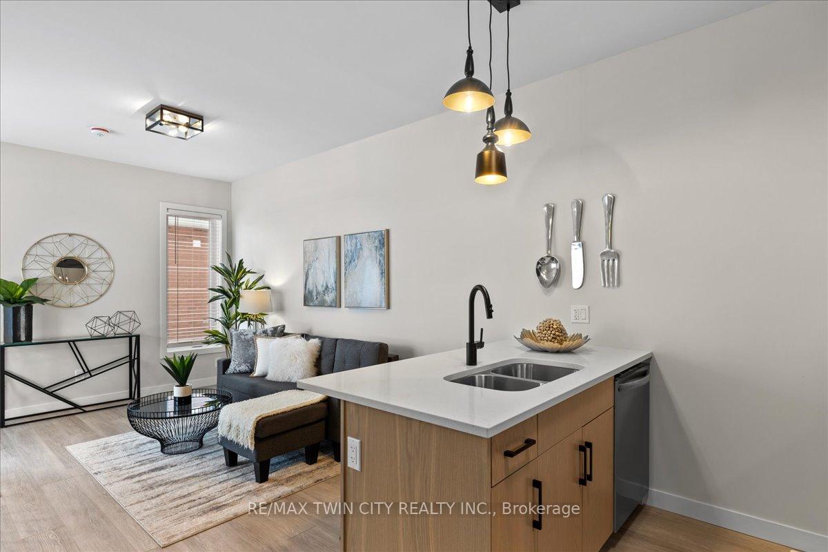 Photo 7 of Unit 4, 2 Pipers Green Court, Kitchener — HOMEH