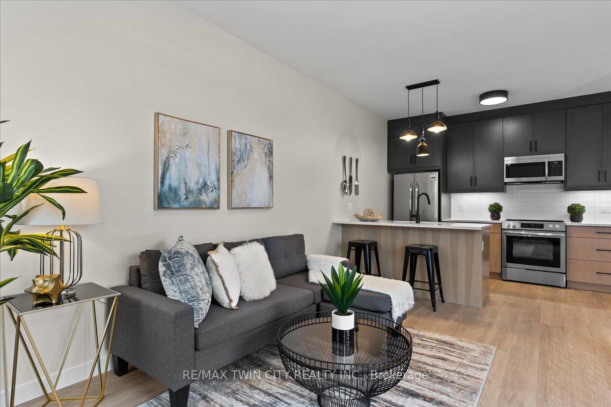 Photo 10 of Unit 4, 2 Pipers Green Court, Kitchener — HOMEH