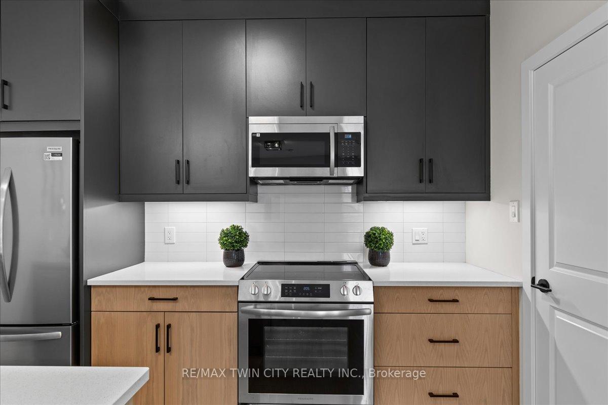 Photo 11 of Unit 4, 2 Pipers Green Court, Kitchener — HOMEH
