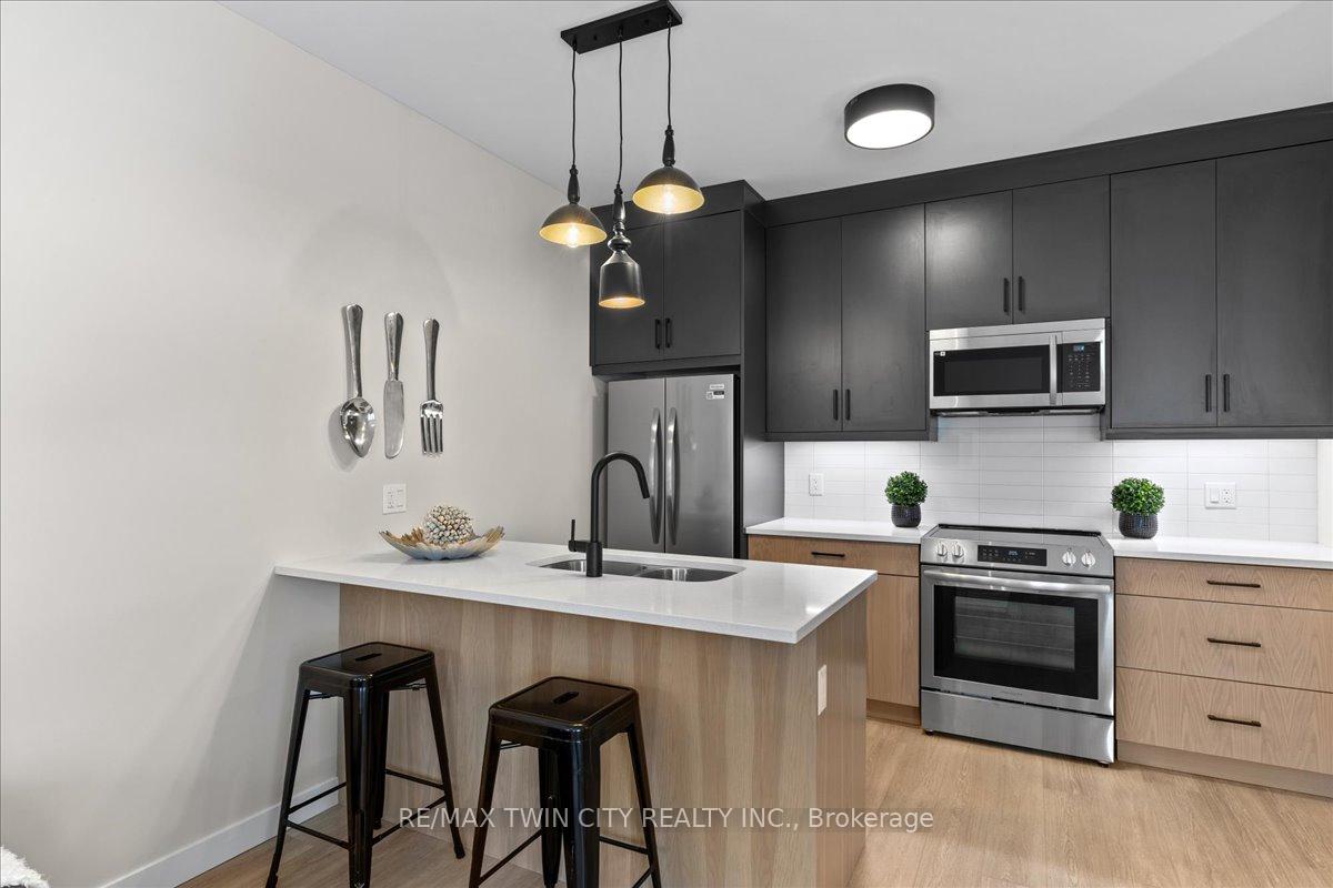 Photo 13 of Unit 4, 2 Pipers Green Court, Kitchener — HOMEH