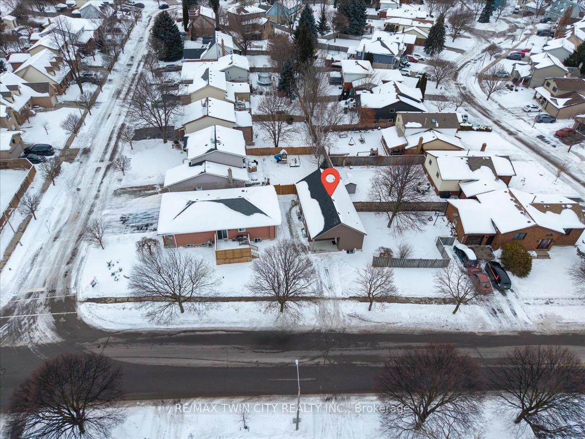 Photo 31 of Unit 4, 2 Pipers Green Court, Kitchener — HOMEH
