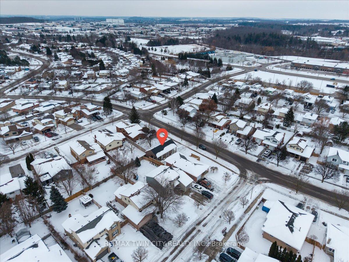 Photo 35 of Unit 4, 2 Pipers Green Court, Kitchener — HOMEH