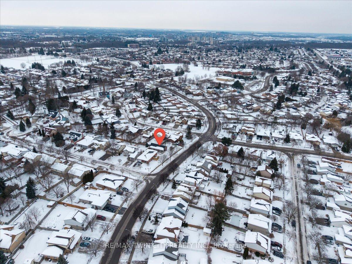 Photo 37 of Unit 4, 2 Pipers Green Court, Kitchener — HOMEH
