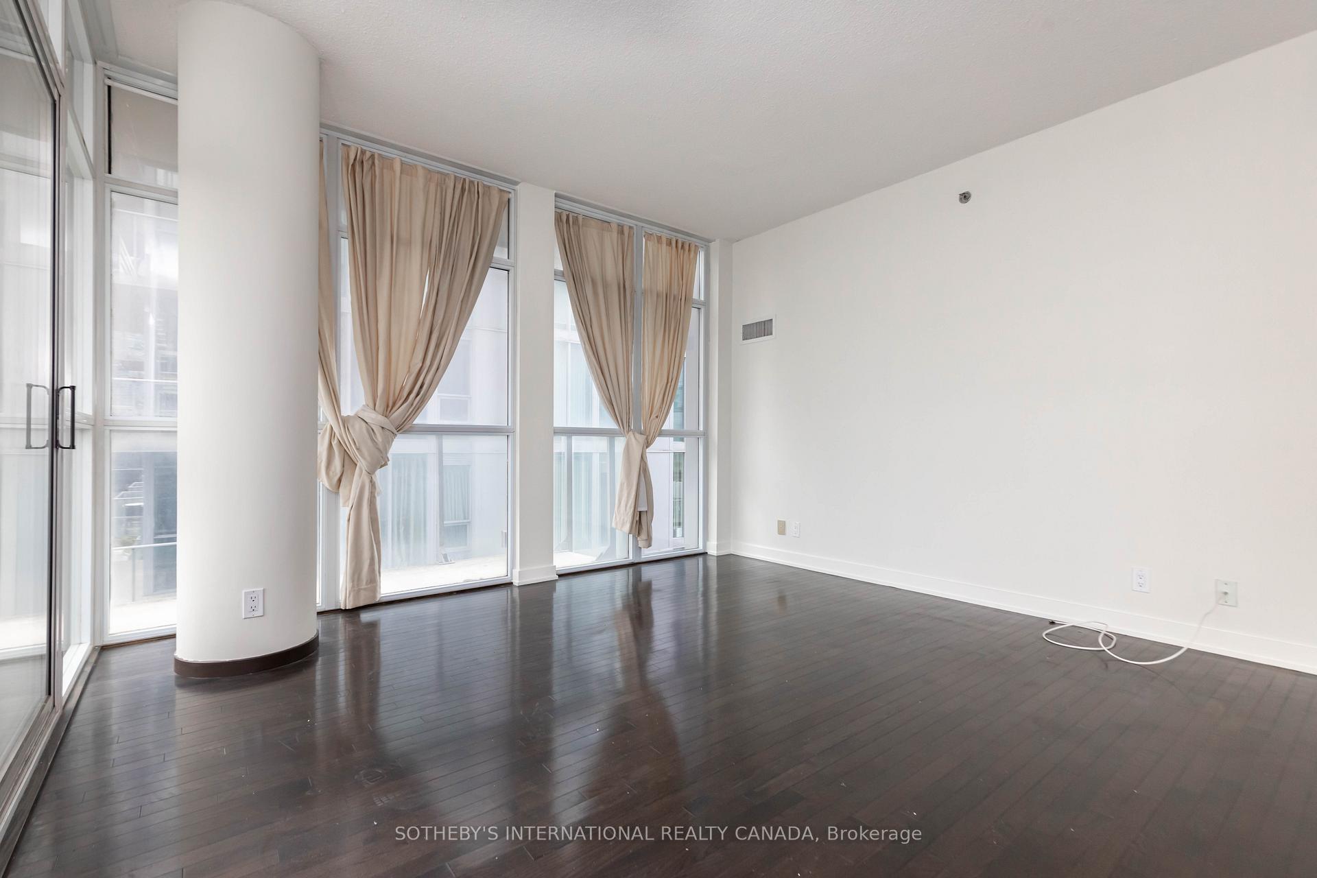 Photo 4 of Unit 1117, 21 Nelson Street, Toronto, Waterfront Communities — HOMEH