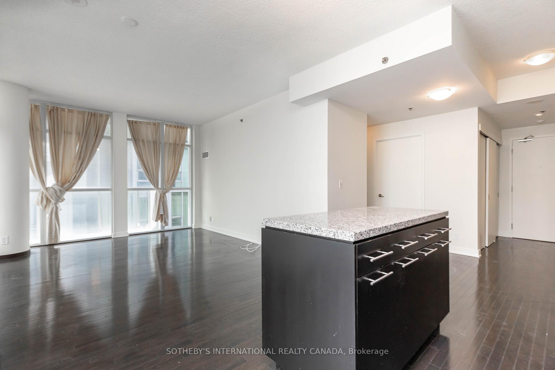 Photo 3 of Unit 1117, 21 Nelson Street, Toronto, Waterfront Communities — HOMEH