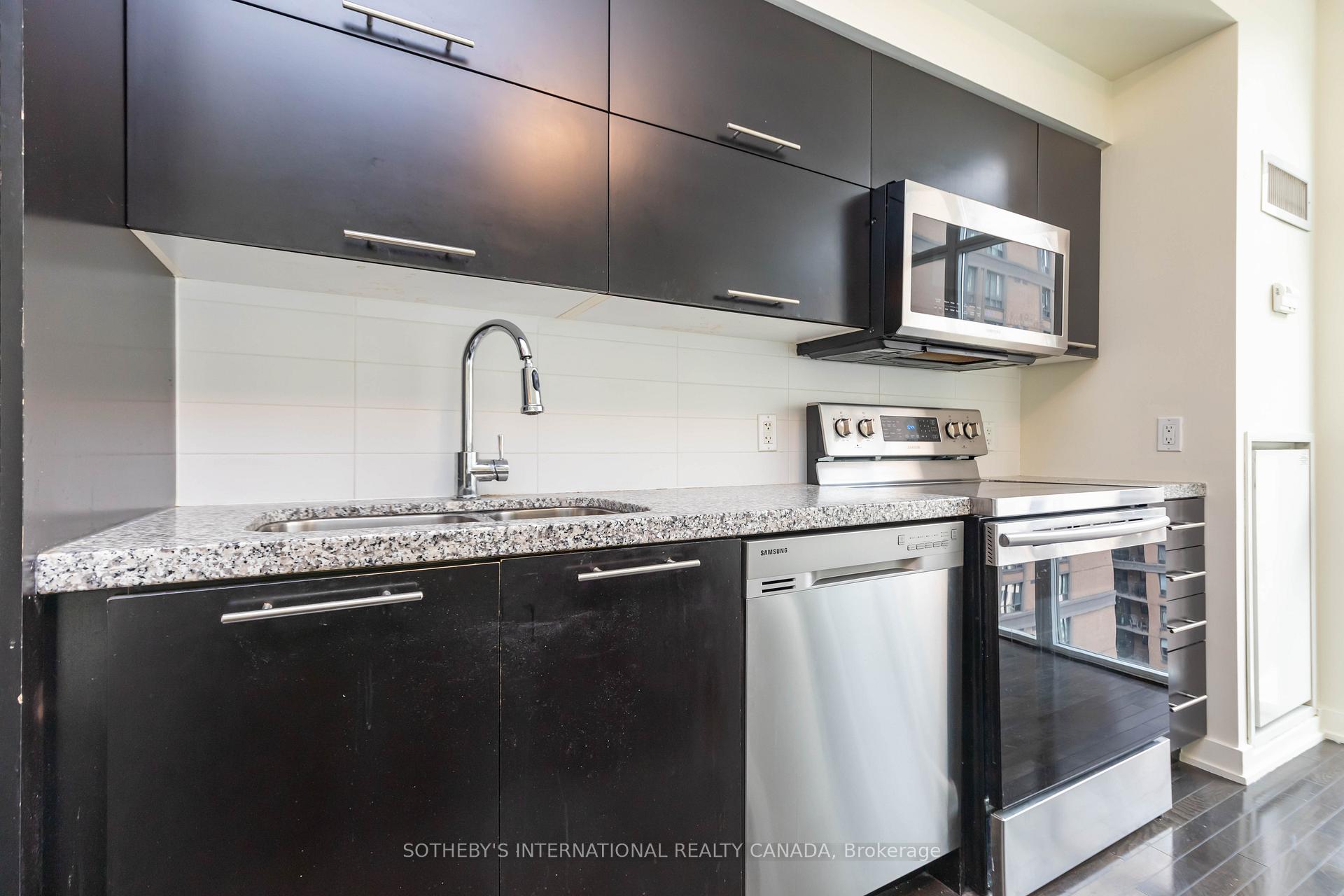 Photo 6 of Unit 1117, 21 Nelson Street, Toronto, Waterfront Communities — HOMEH