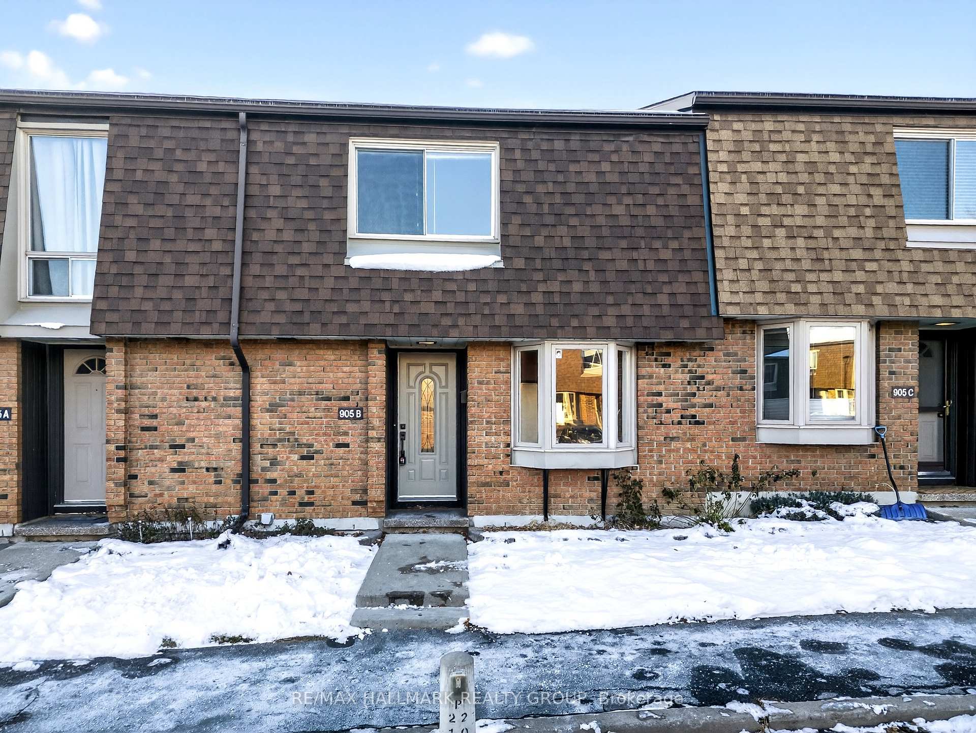 Front of Unit B, 905 Elmsmere Road