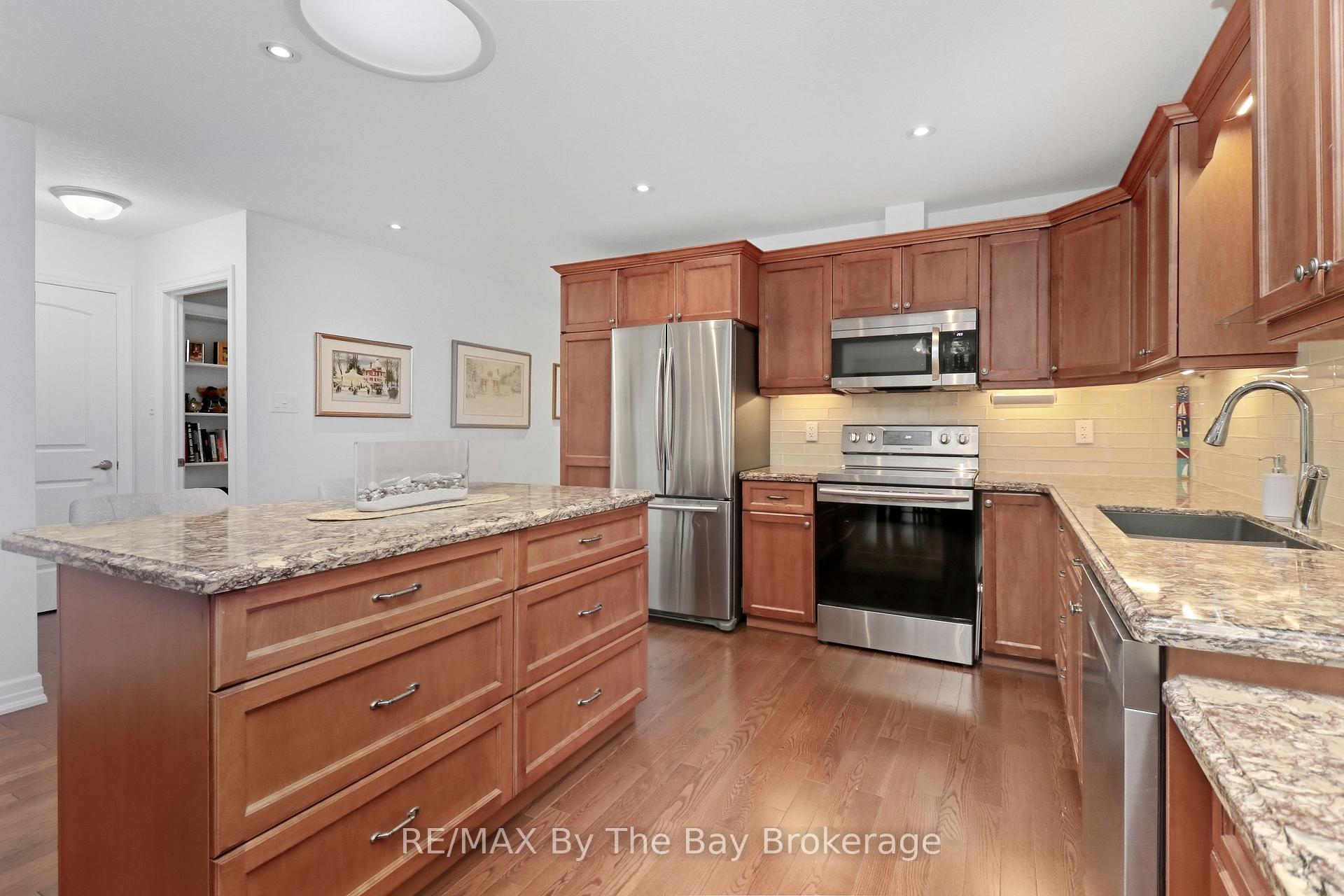 Photo 17 of 39 Greenway Drive, Wasaga Beach — HOMEH