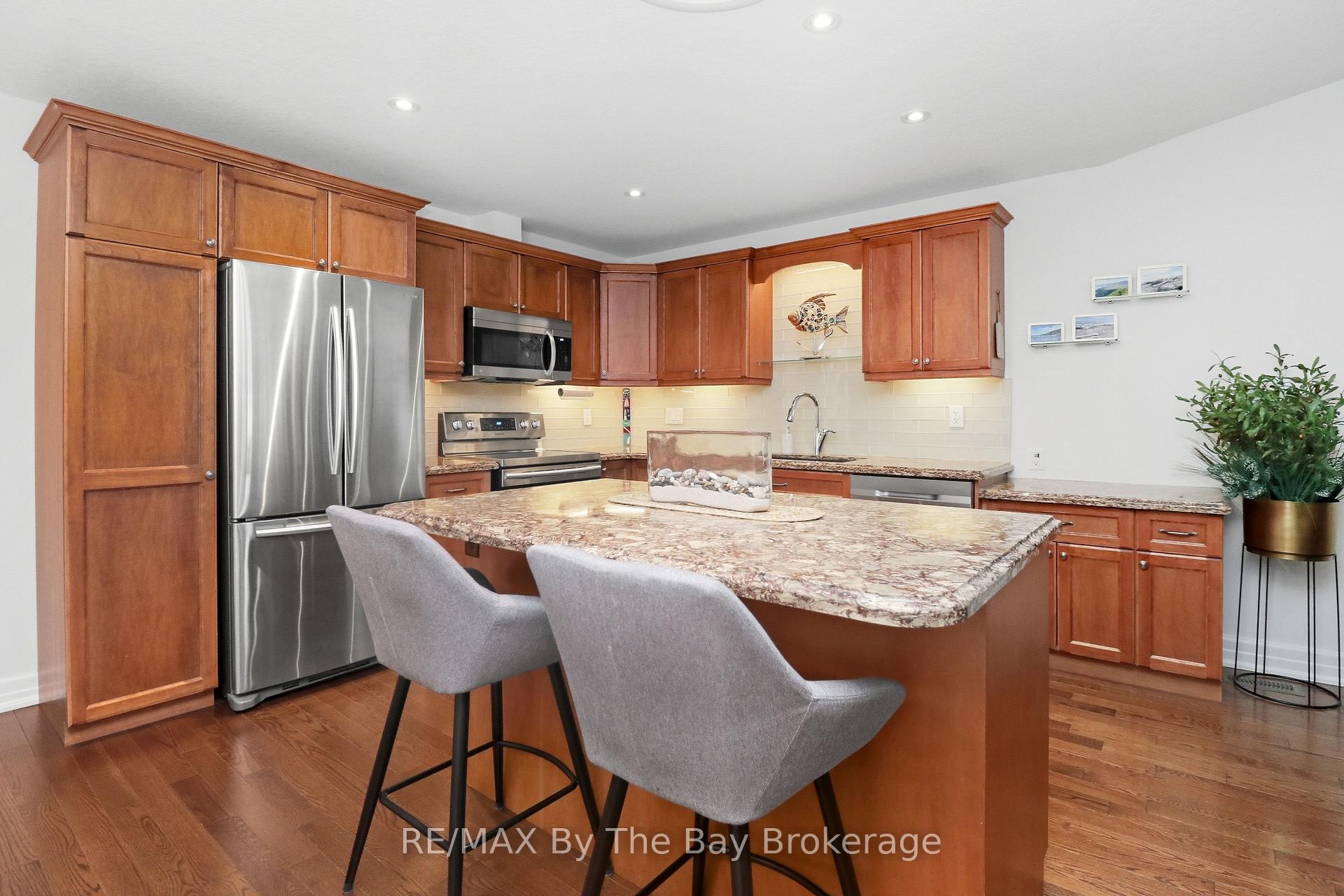 Photo 23 of 39 Greenway Drive, Wasaga Beach — HOMEH