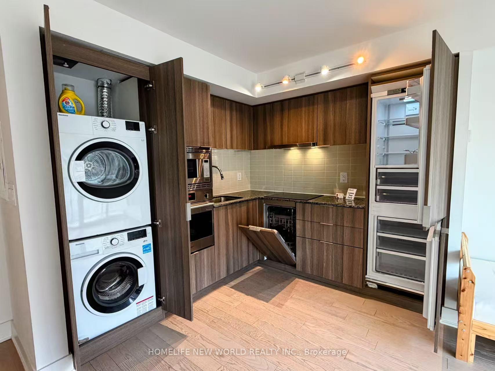 Photo 16 of Unit 2011, 955 Bay Street, Toronto, Bay Street Corridor — HOMEH